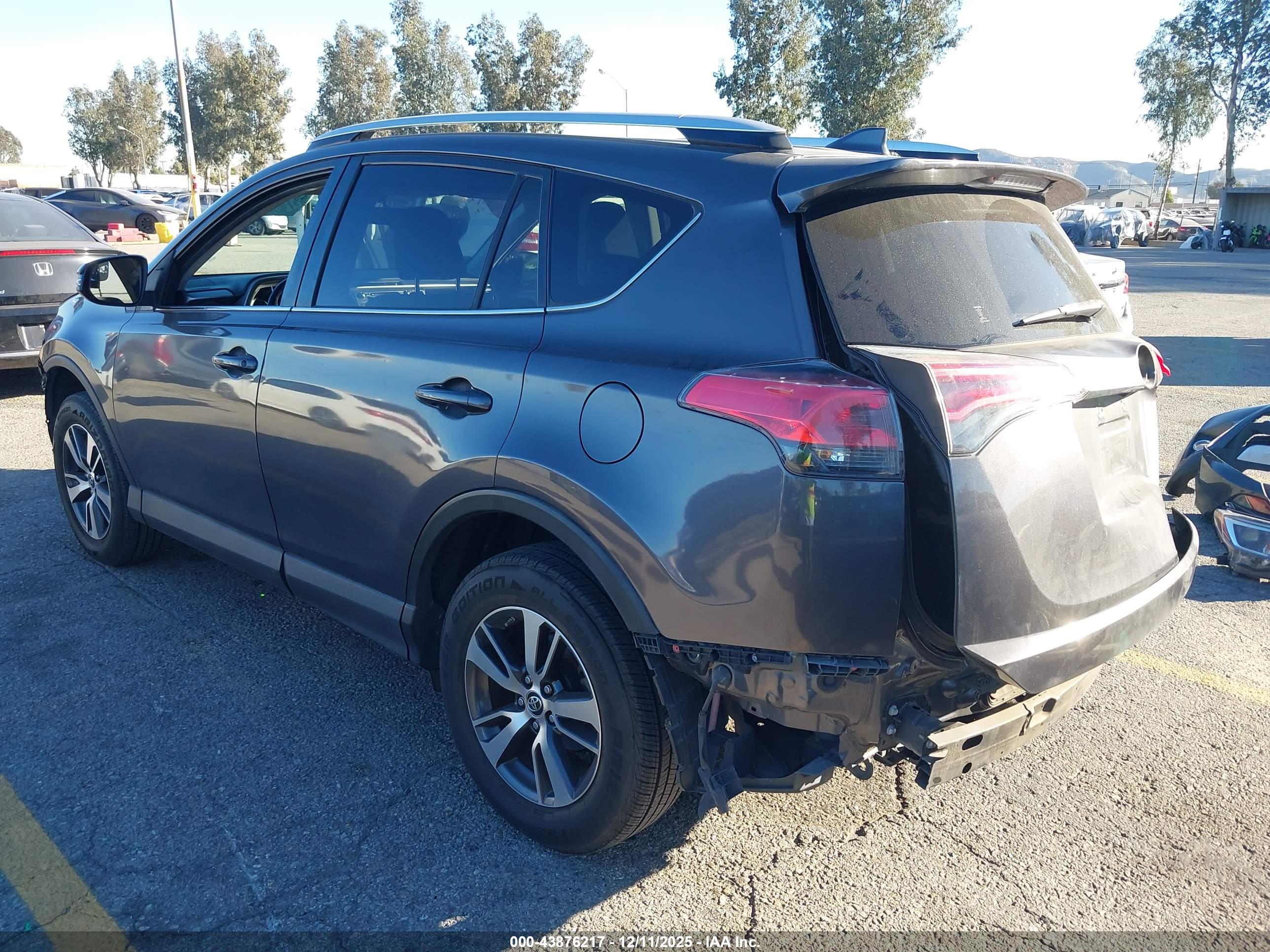 TOYOTA RAV4 image 3