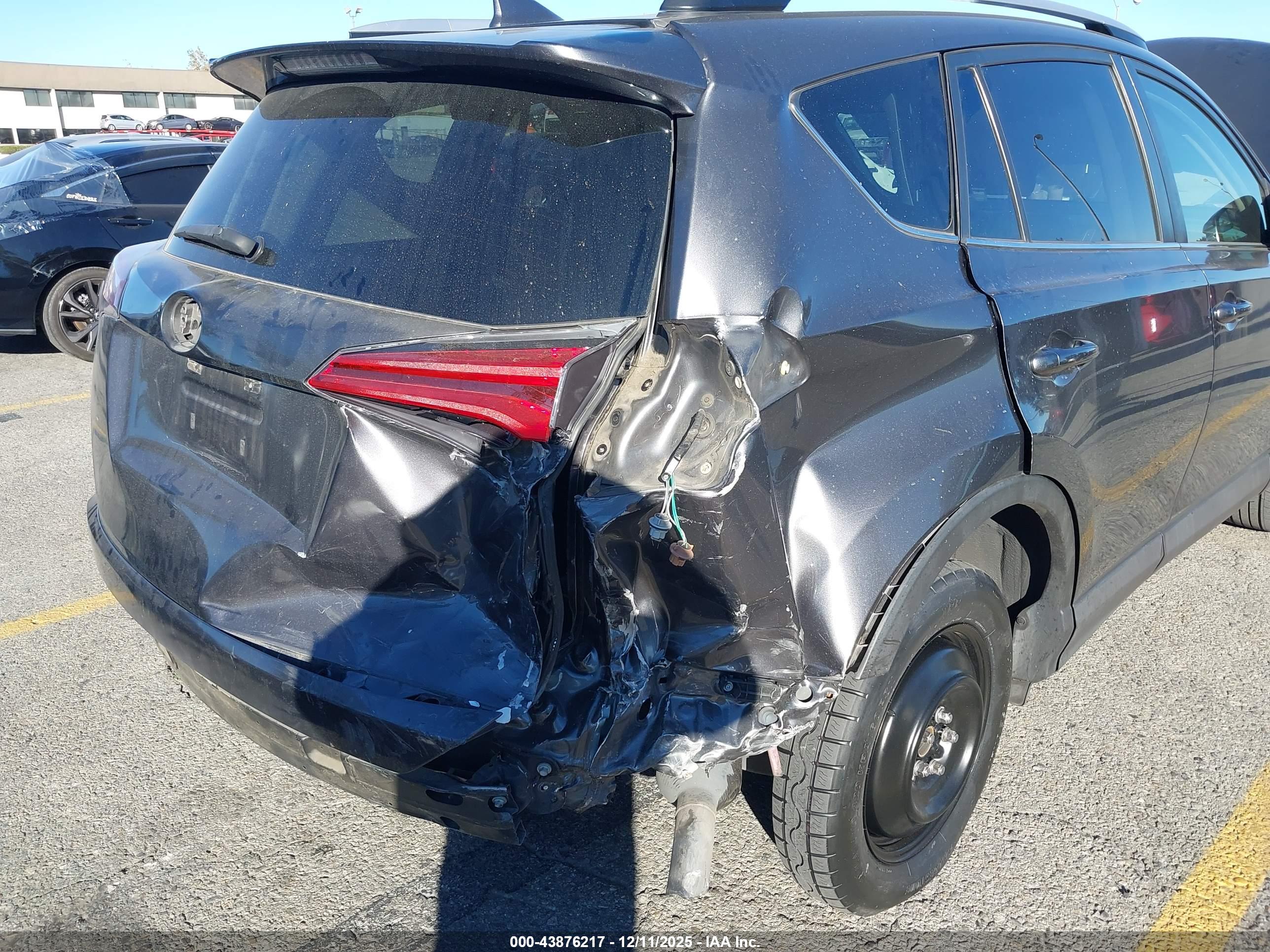 TOYOTA RAV4 image 6