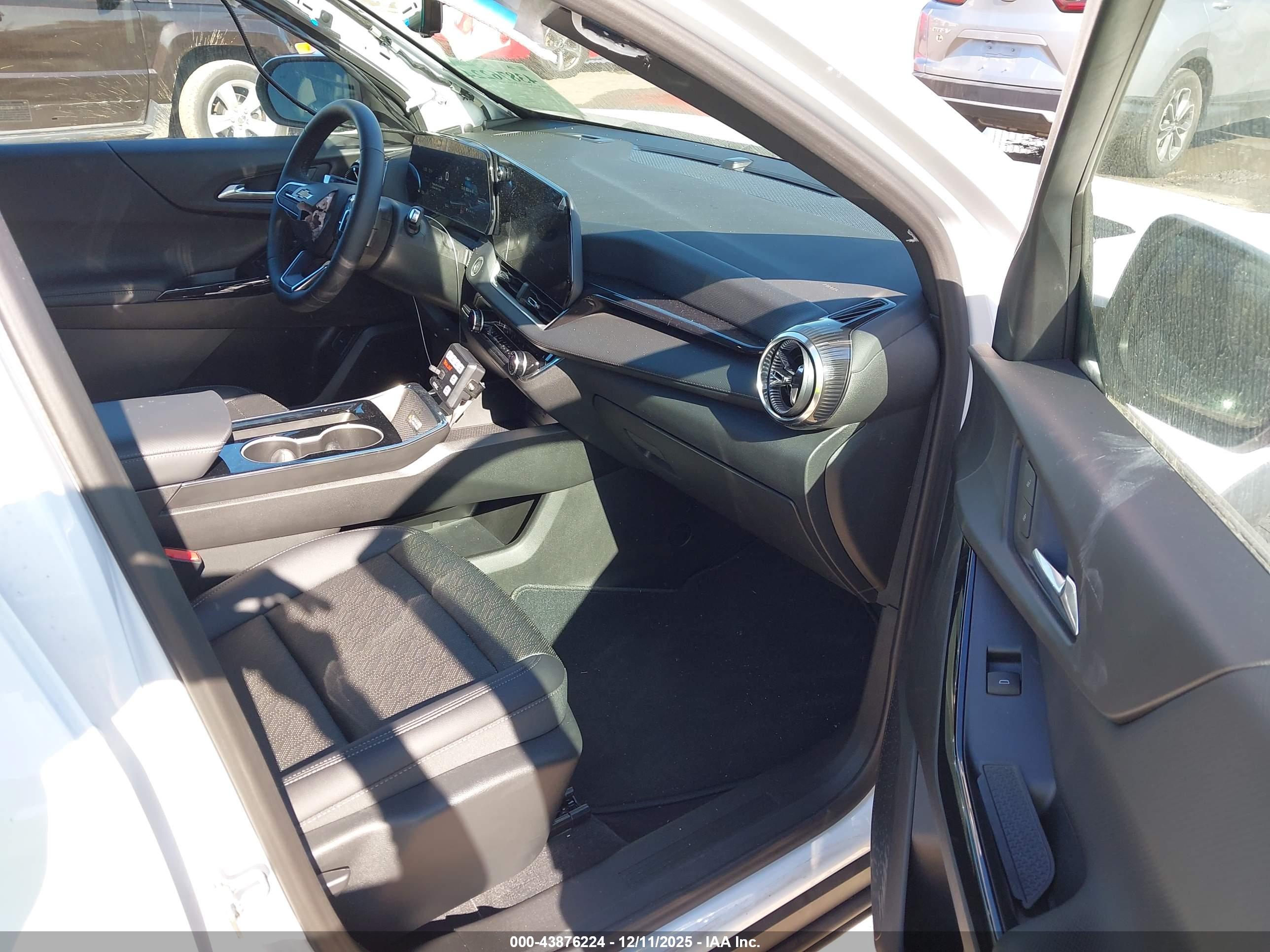 CHEVROLET EQUINOX image 5