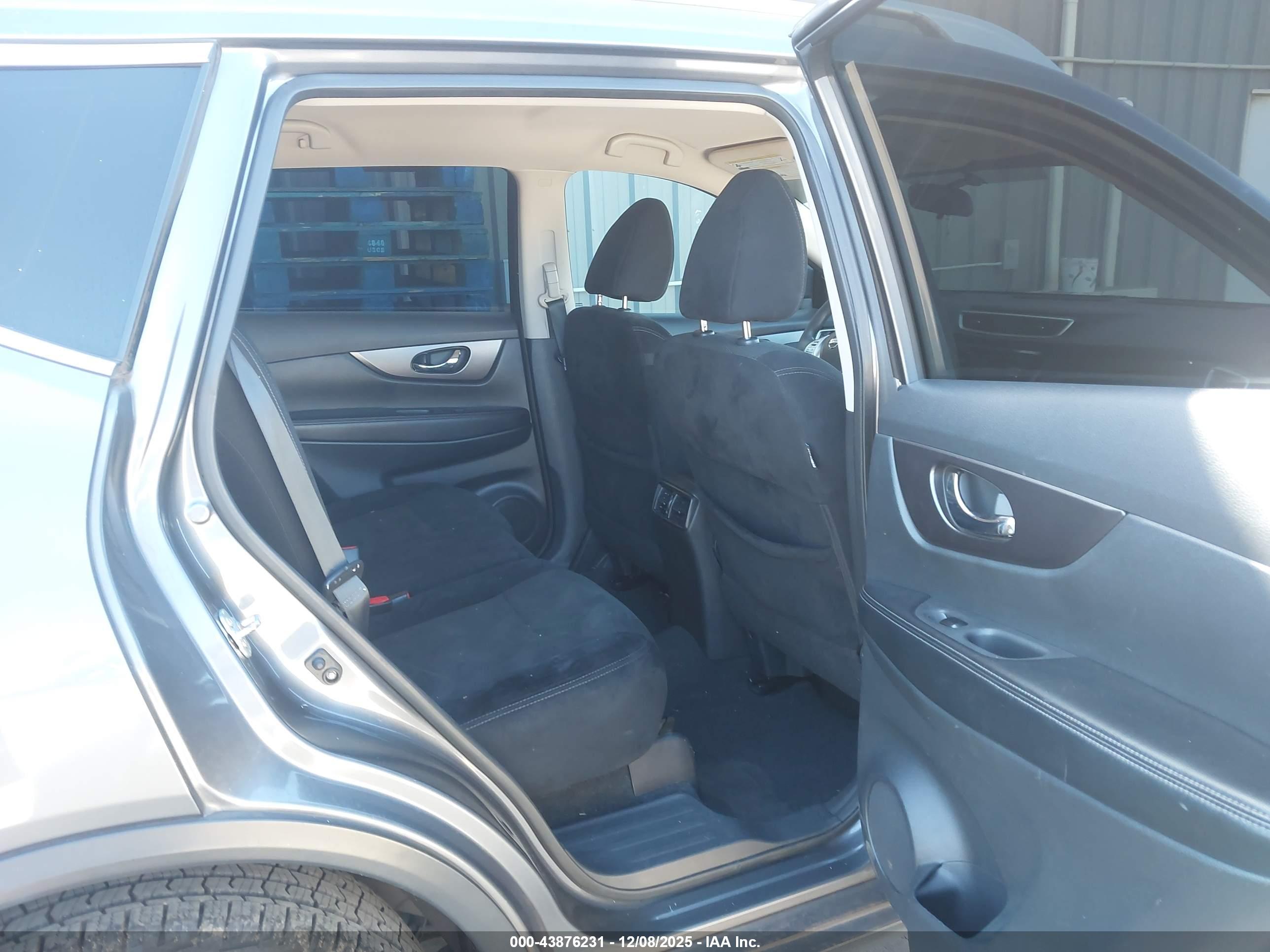 NISSAN ROGUE image 8