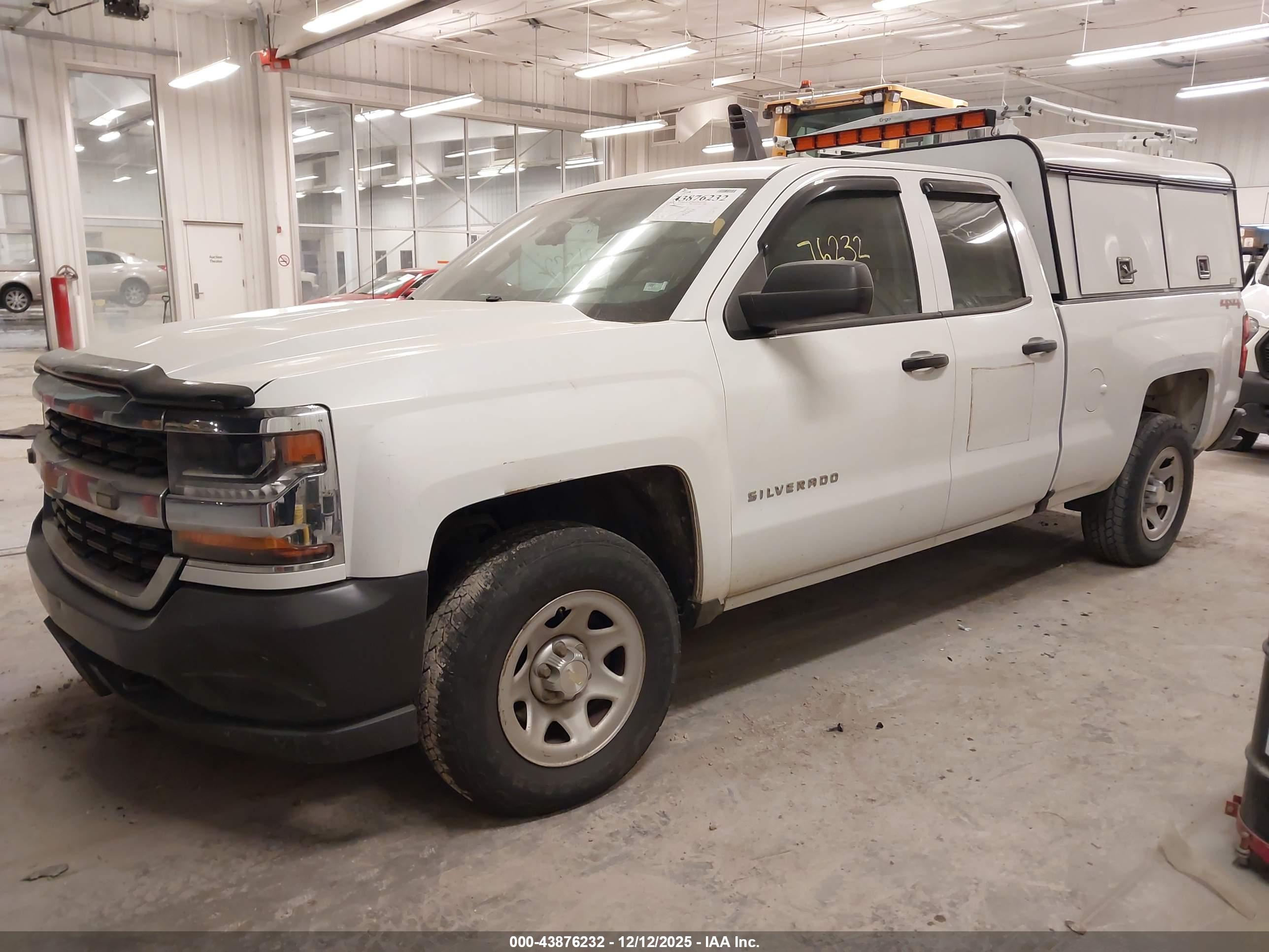 CHEVROLET SILVERADO image 2