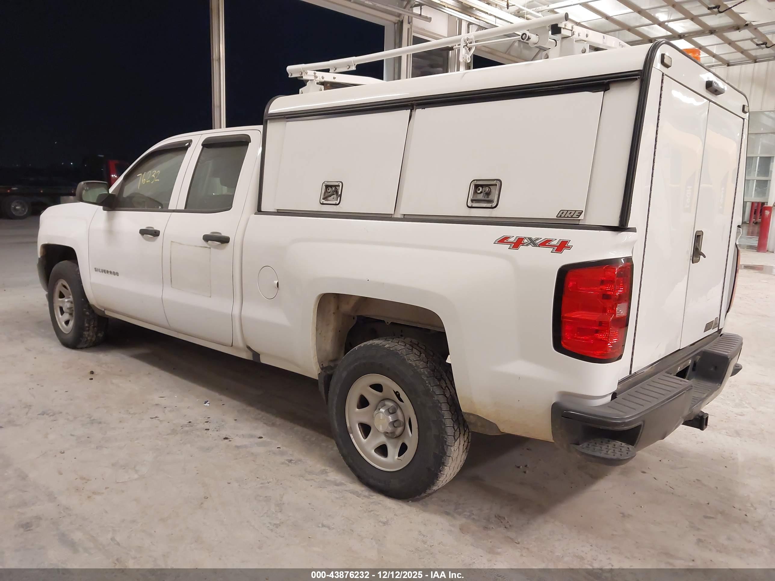 CHEVROLET SILVERADO image 3