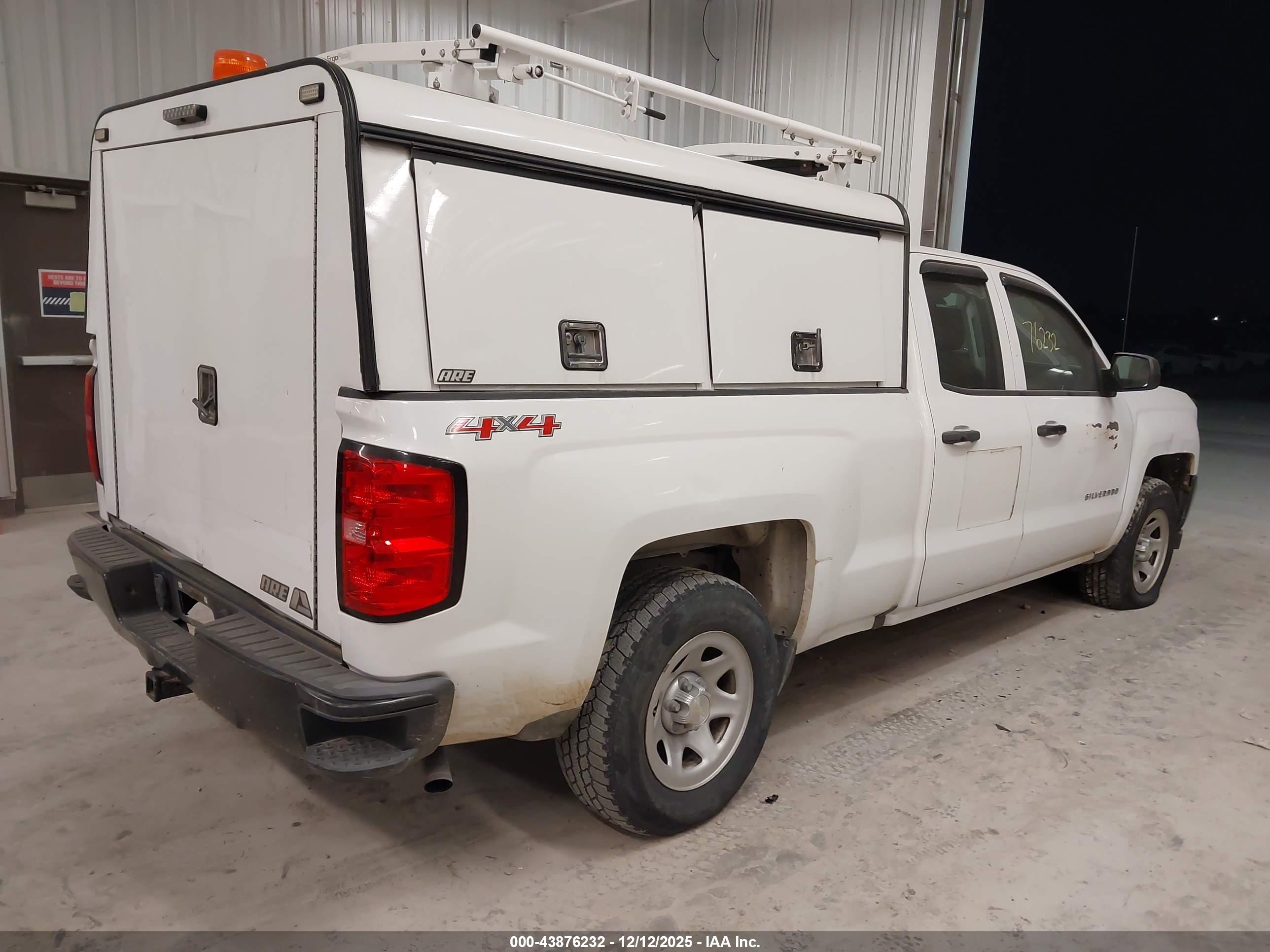 CHEVROLET SILVERADO image 4