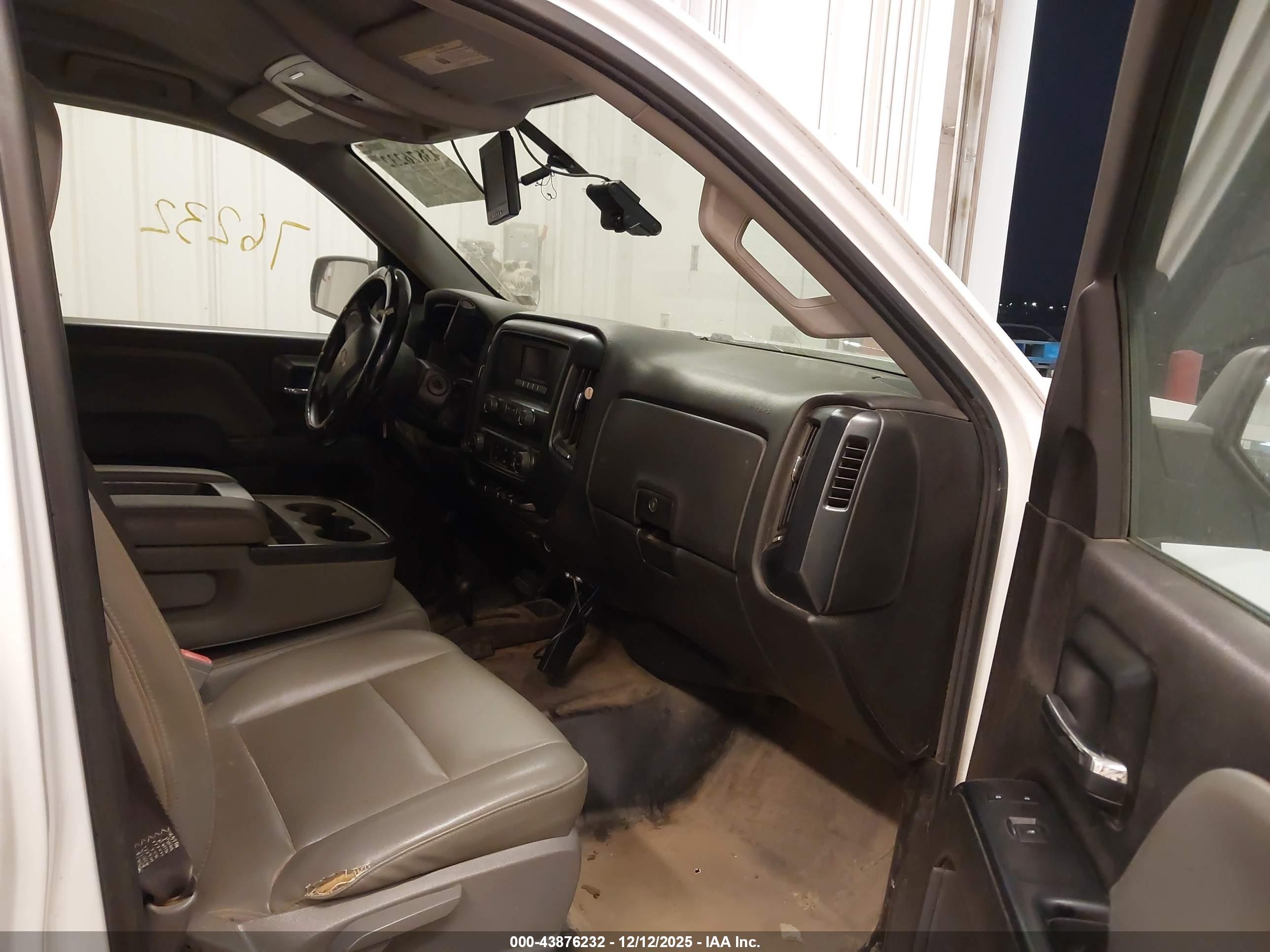 CHEVROLET SILVERADO image 5