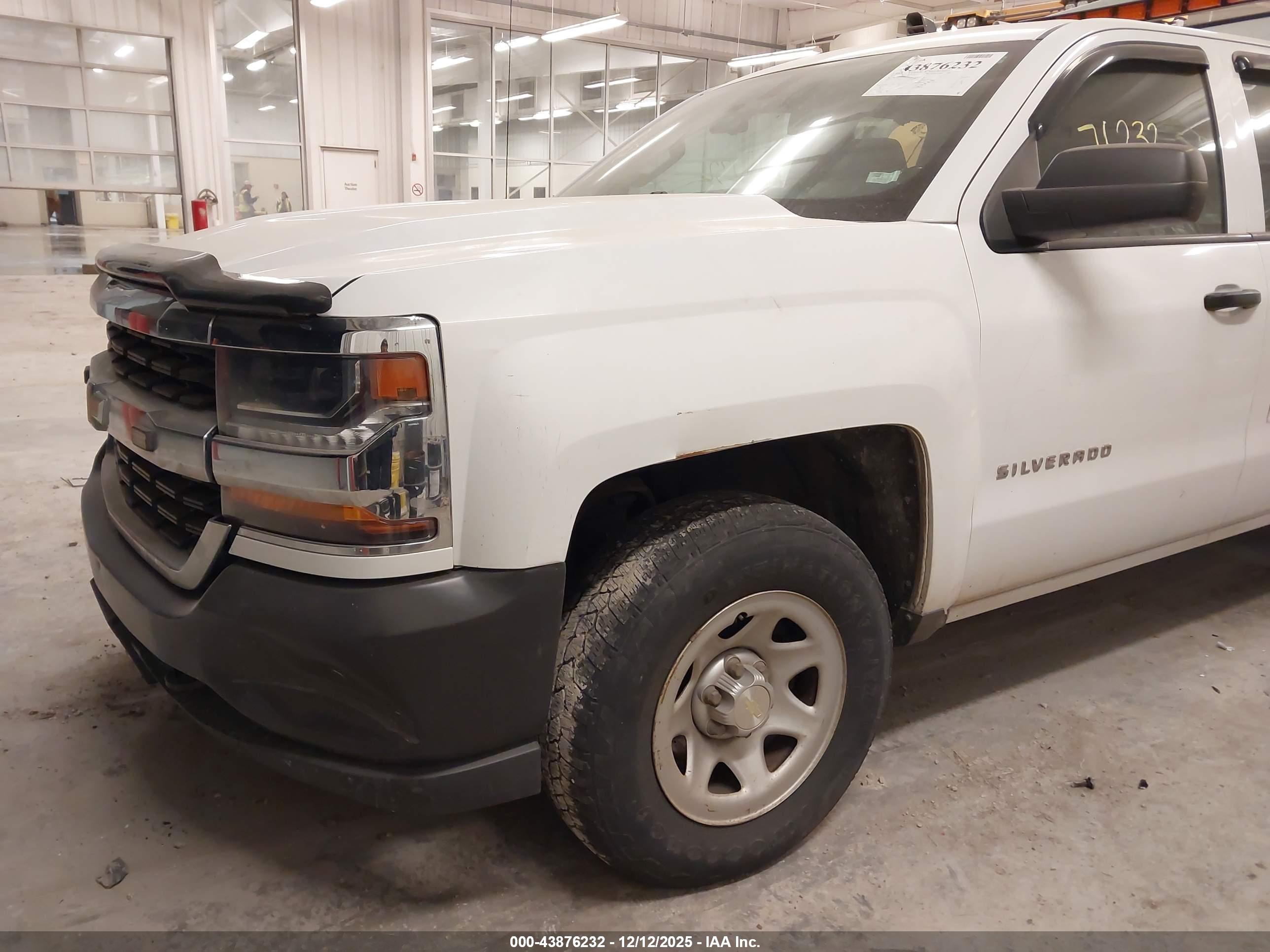 CHEVROLET SILVERADO image 6