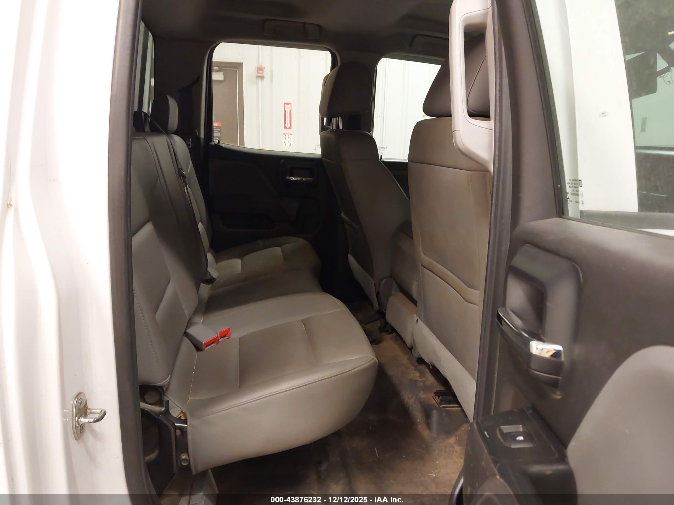 CHEVROLET SILVERADO image 8