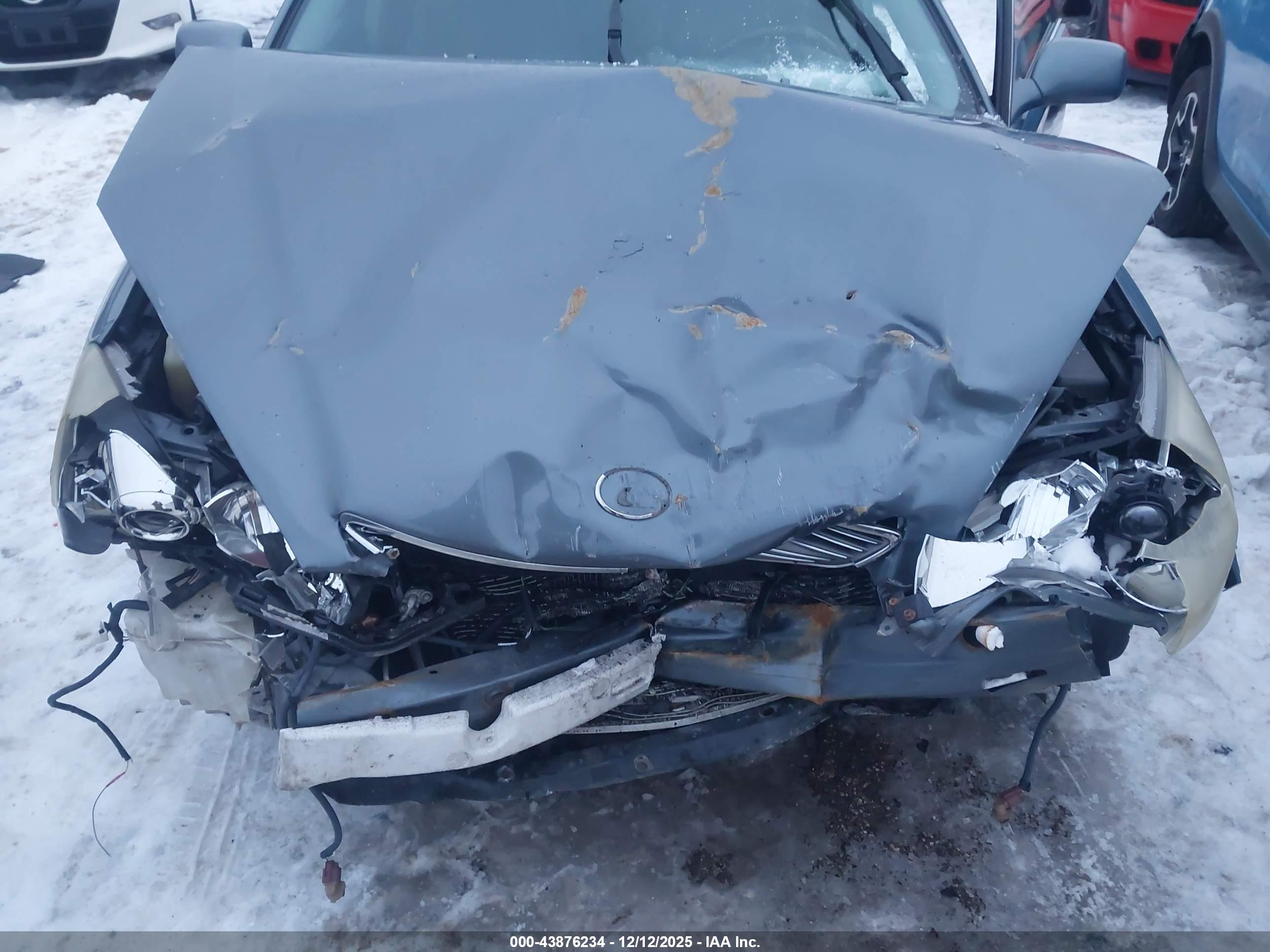 LEXUS ES image 10