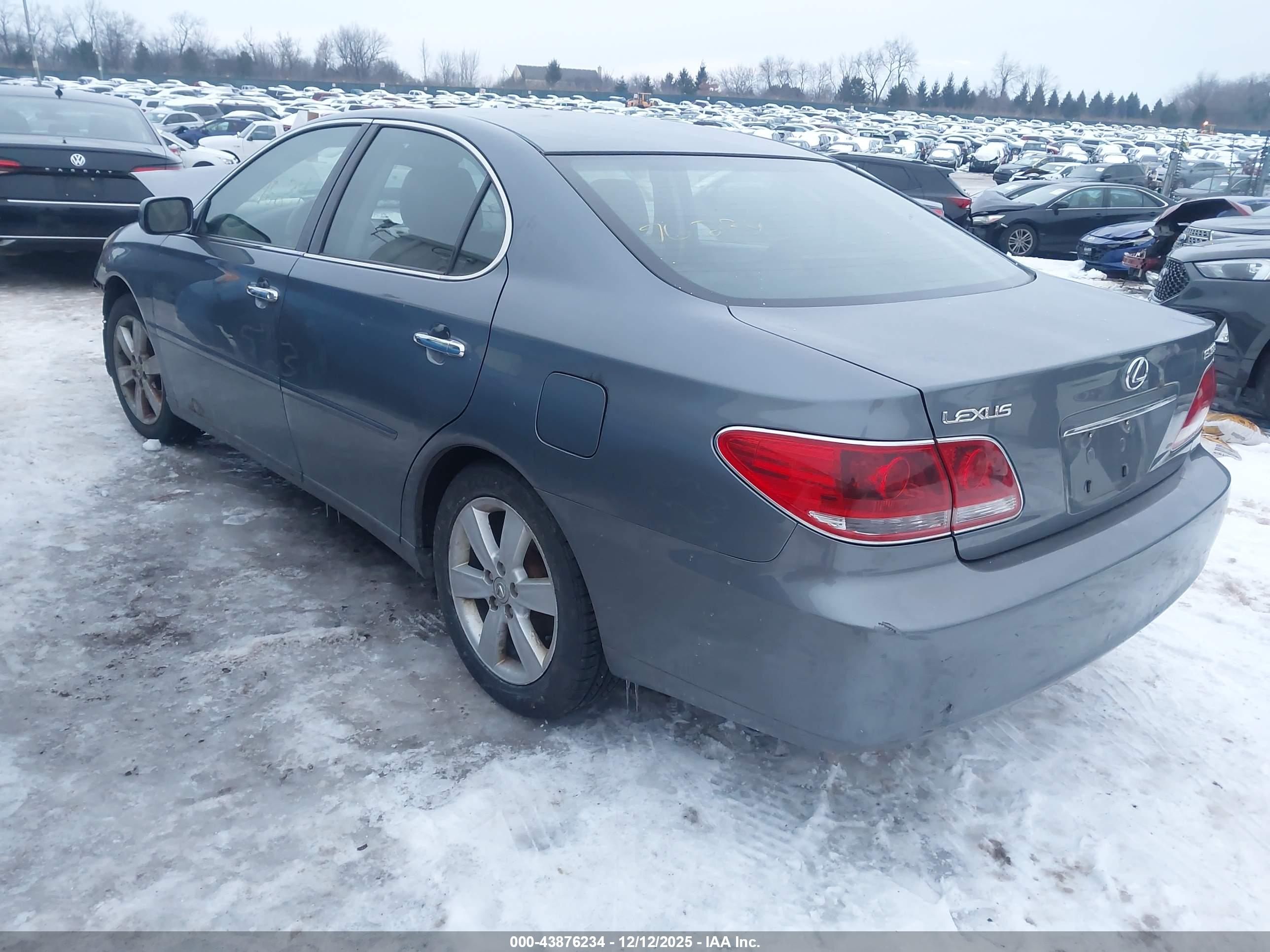 LEXUS ES image 3