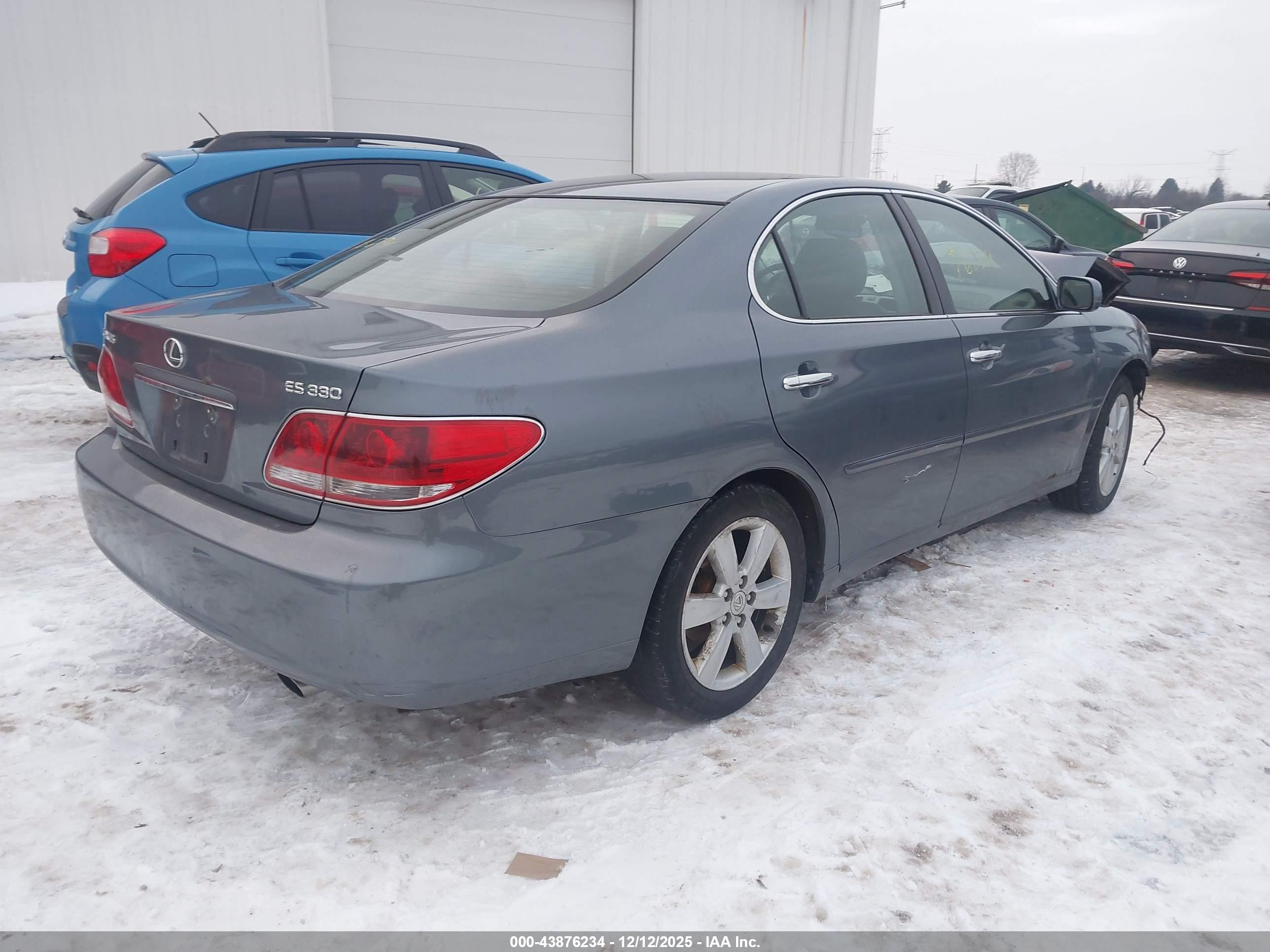 LEXUS ES image 4