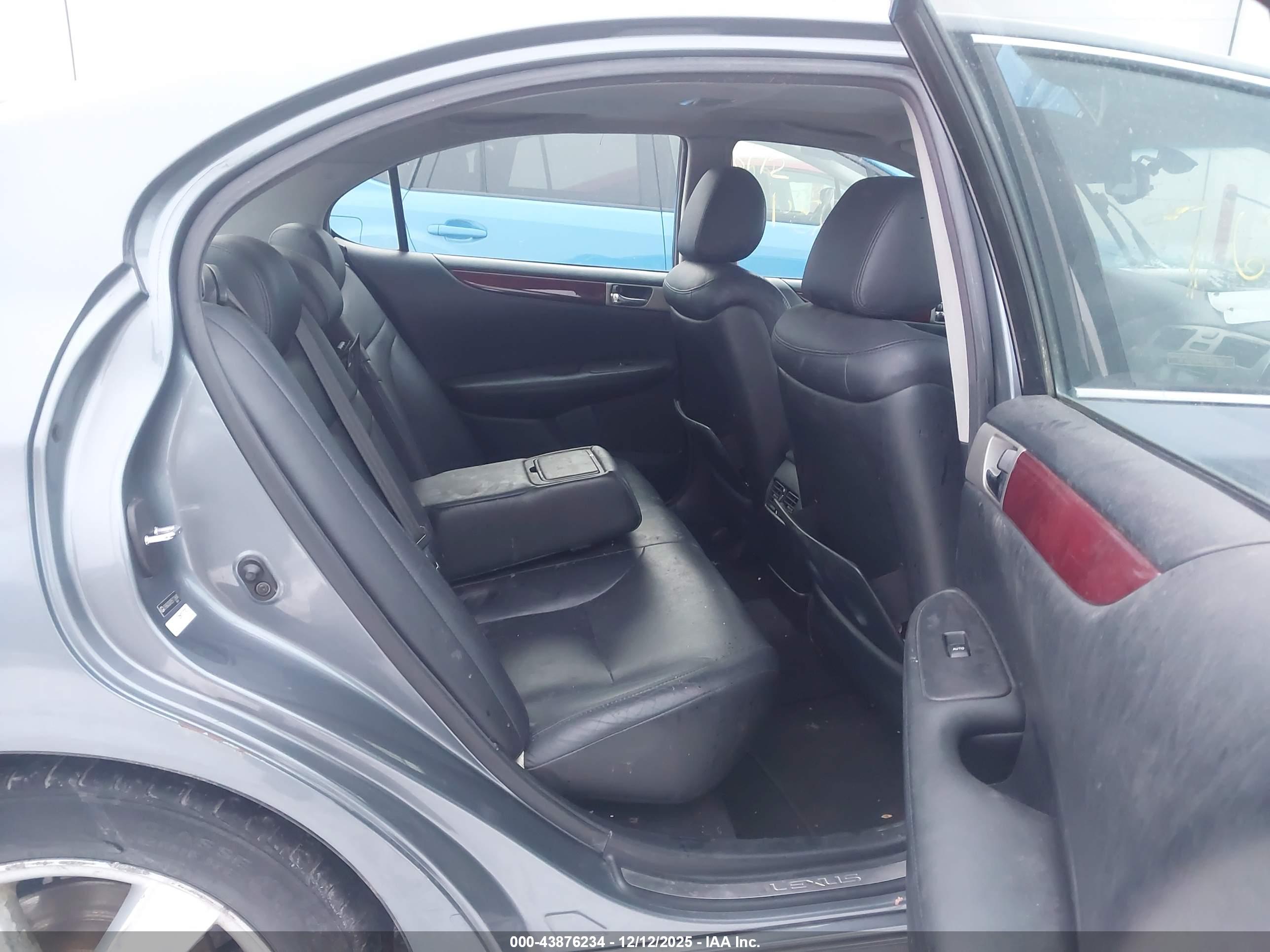 LEXUS ES image 8