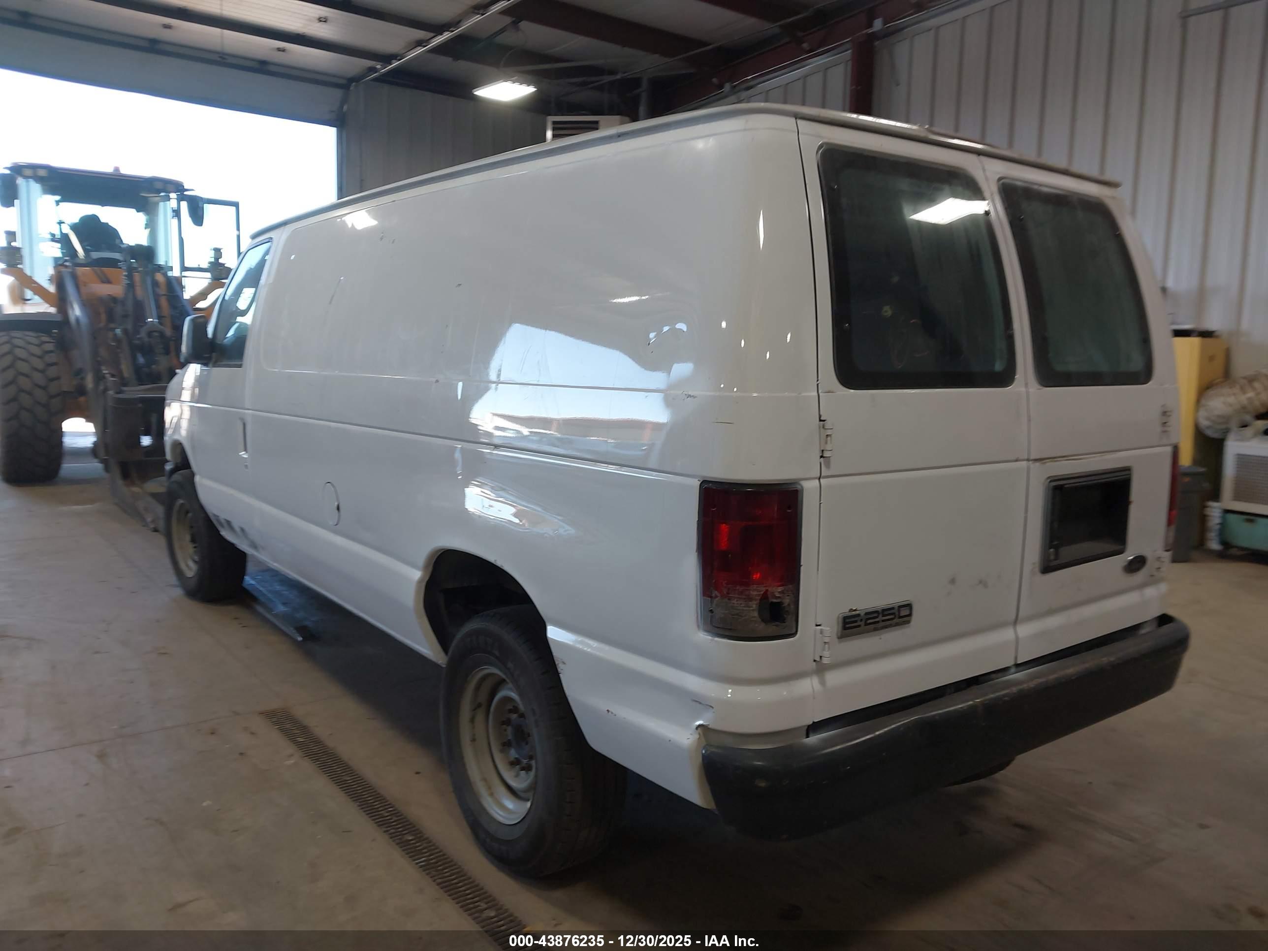 FORD E-250 image 3