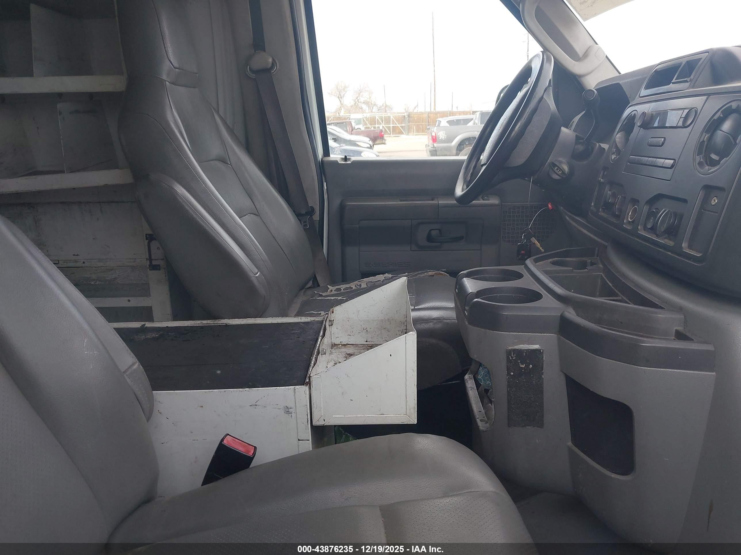 FORD E-250 image 5