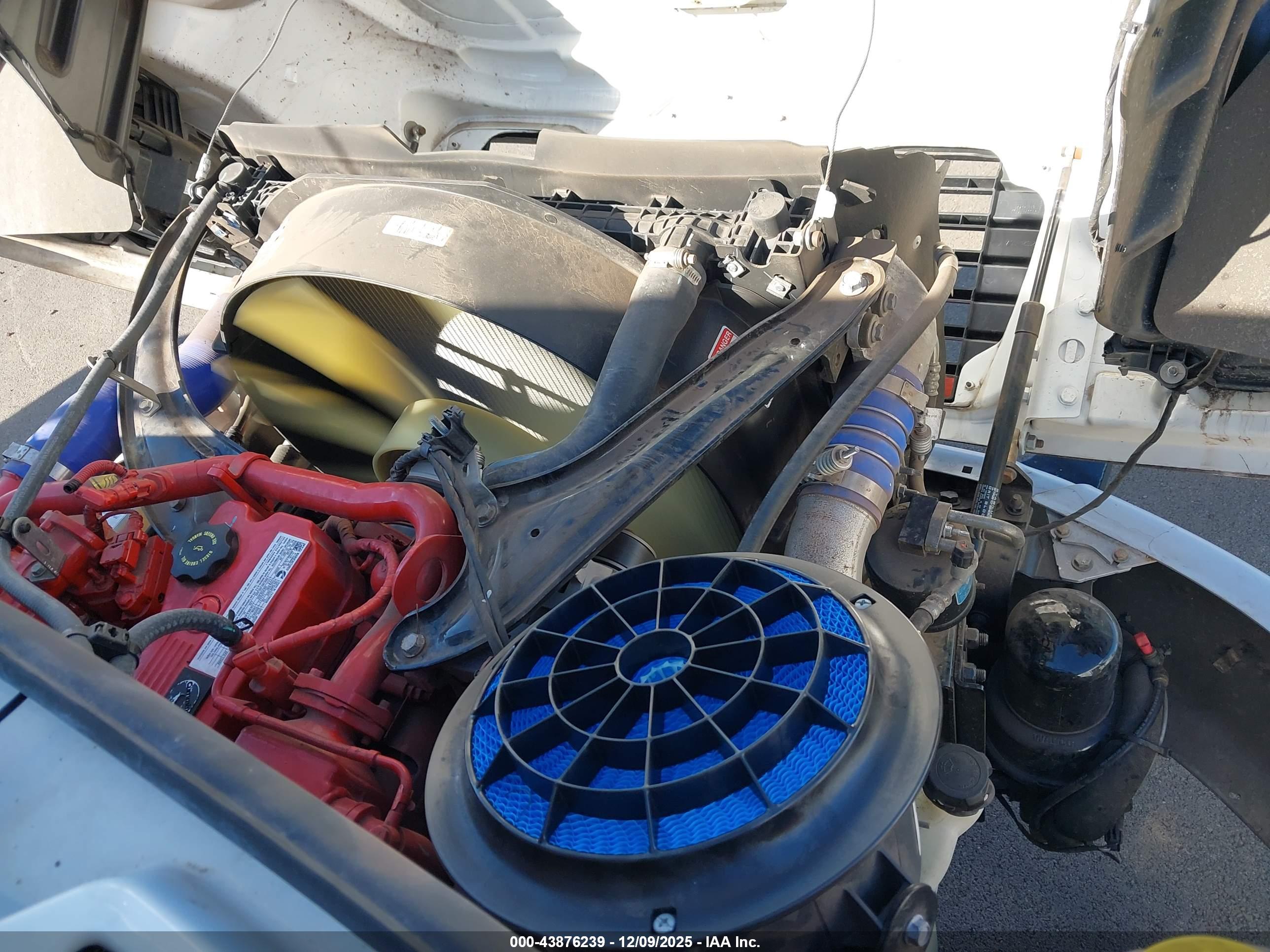 FREIGHTLINER M2 image 10