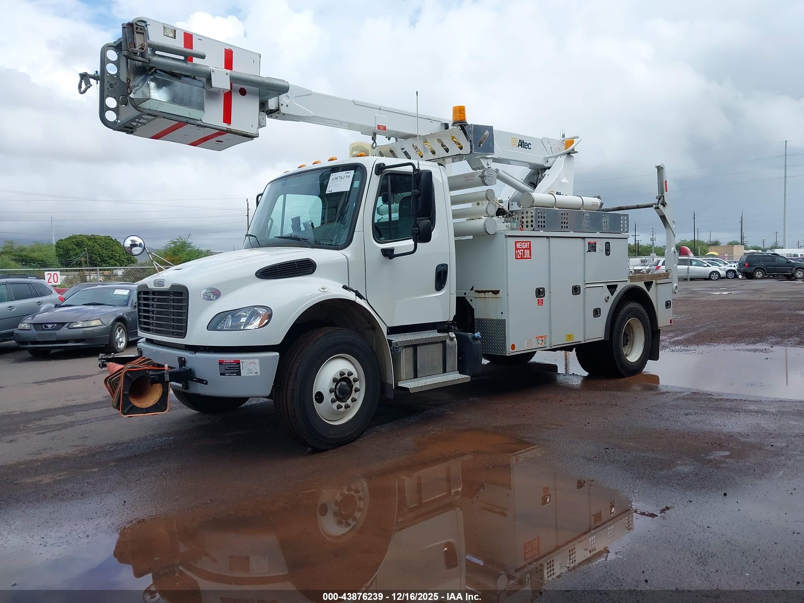 FREIGHTLINER M2 image 2