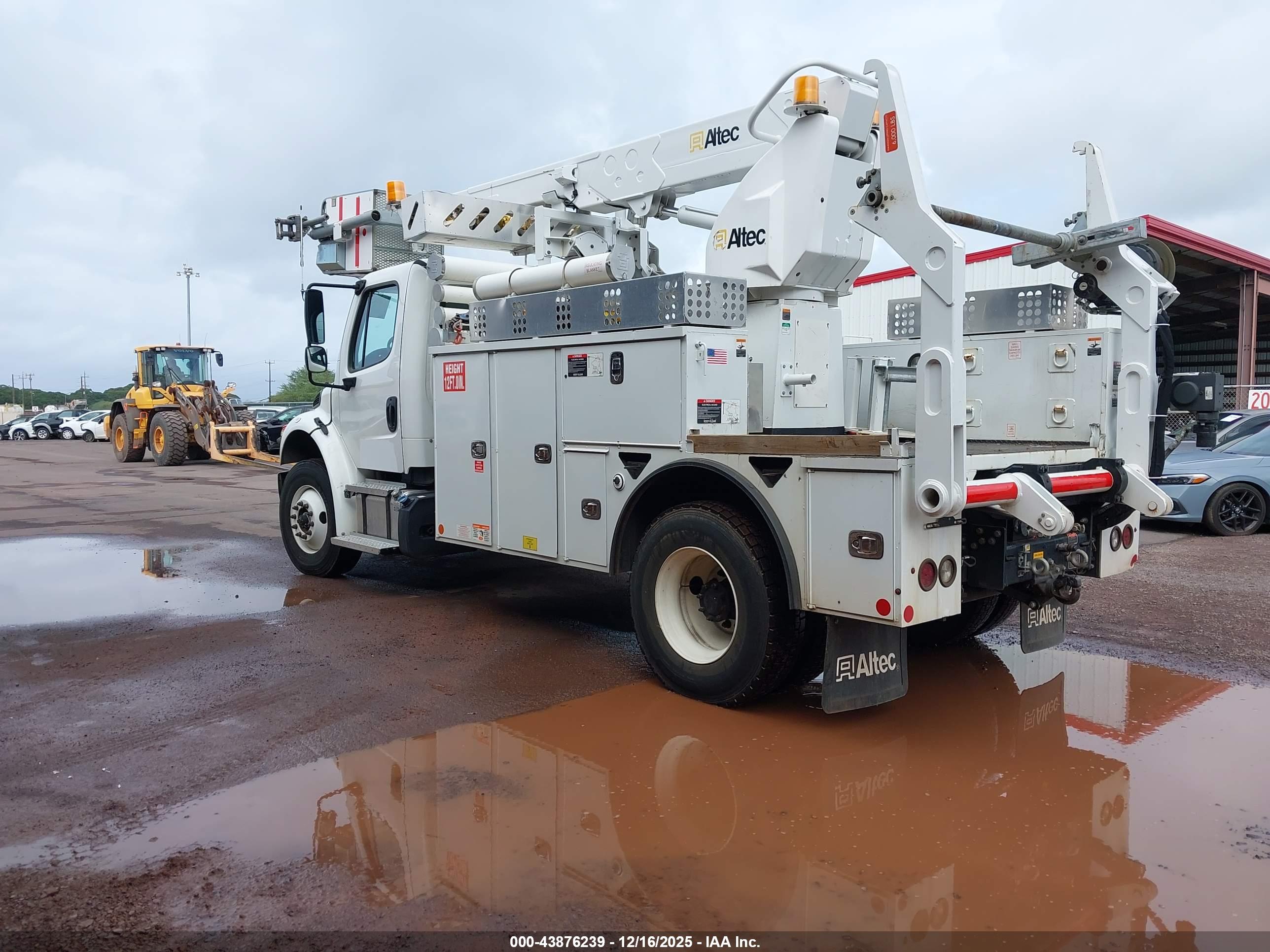 FREIGHTLINER M2 image 3