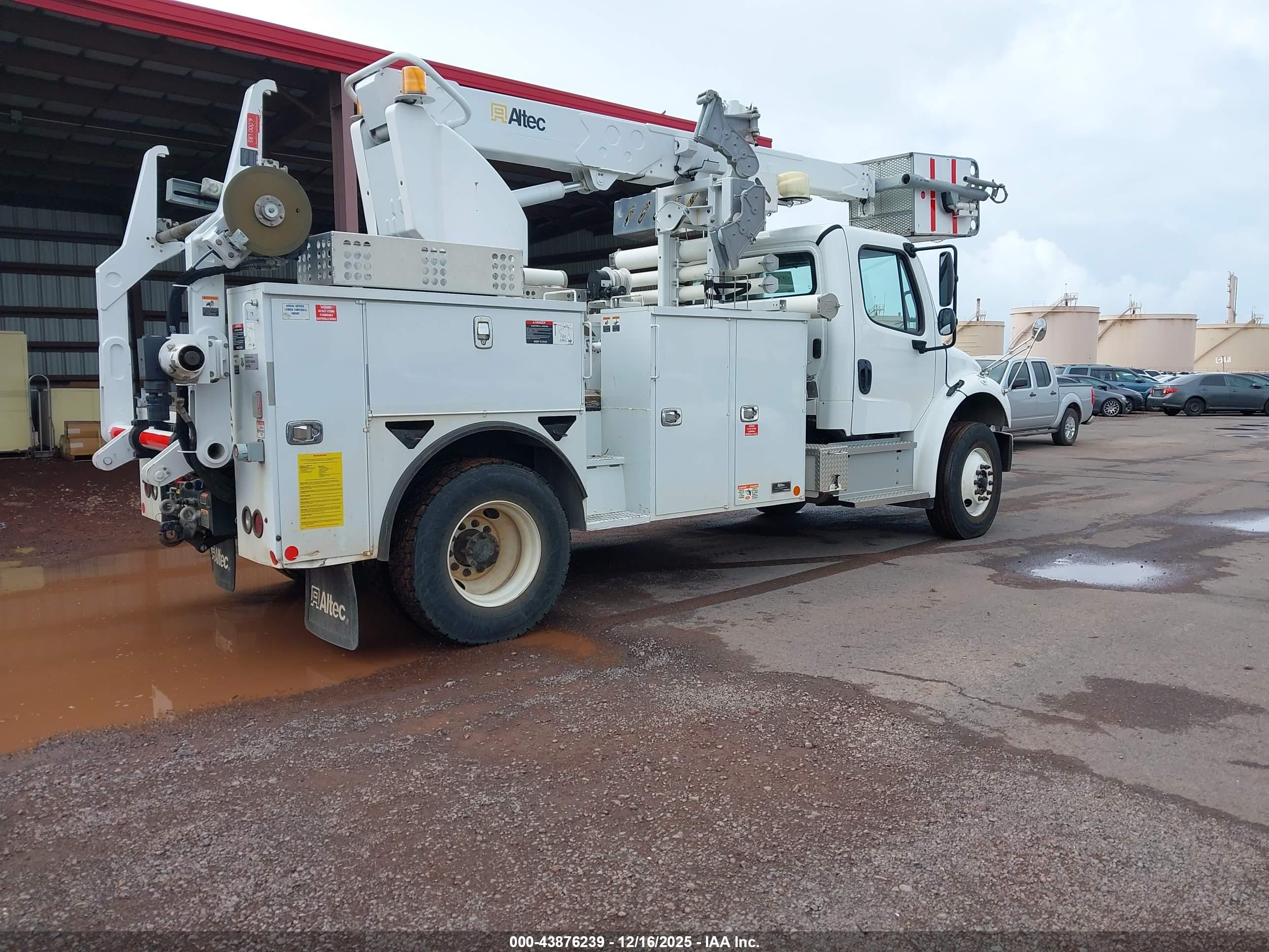 FREIGHTLINER M2 image 4