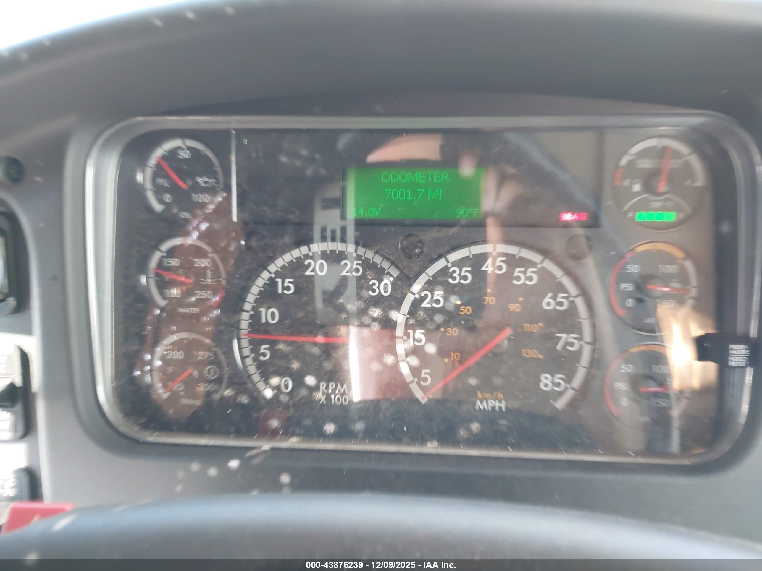 FREIGHTLINER M2 image 6