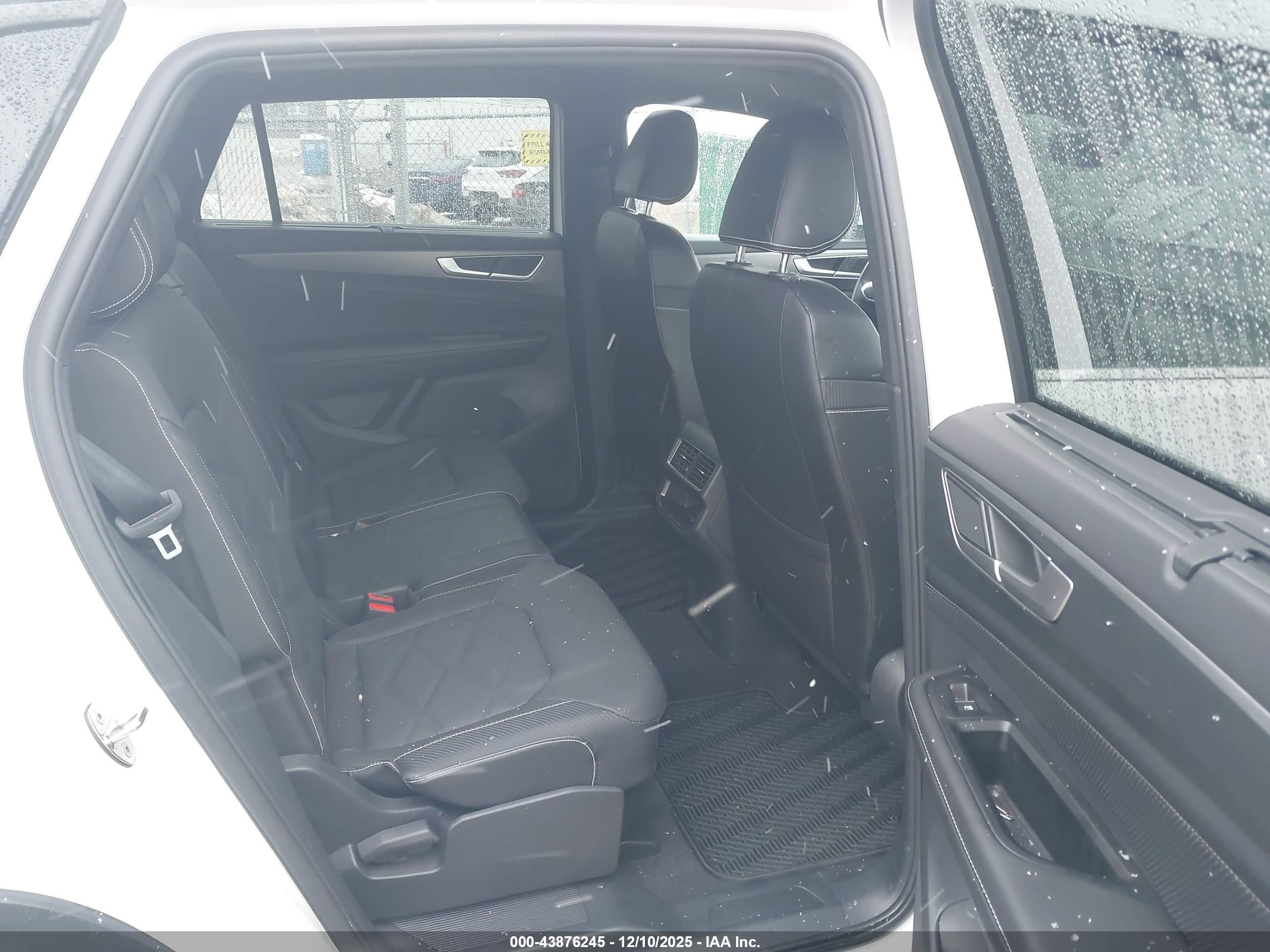 VOLKSWAGEN ATLAS image 8