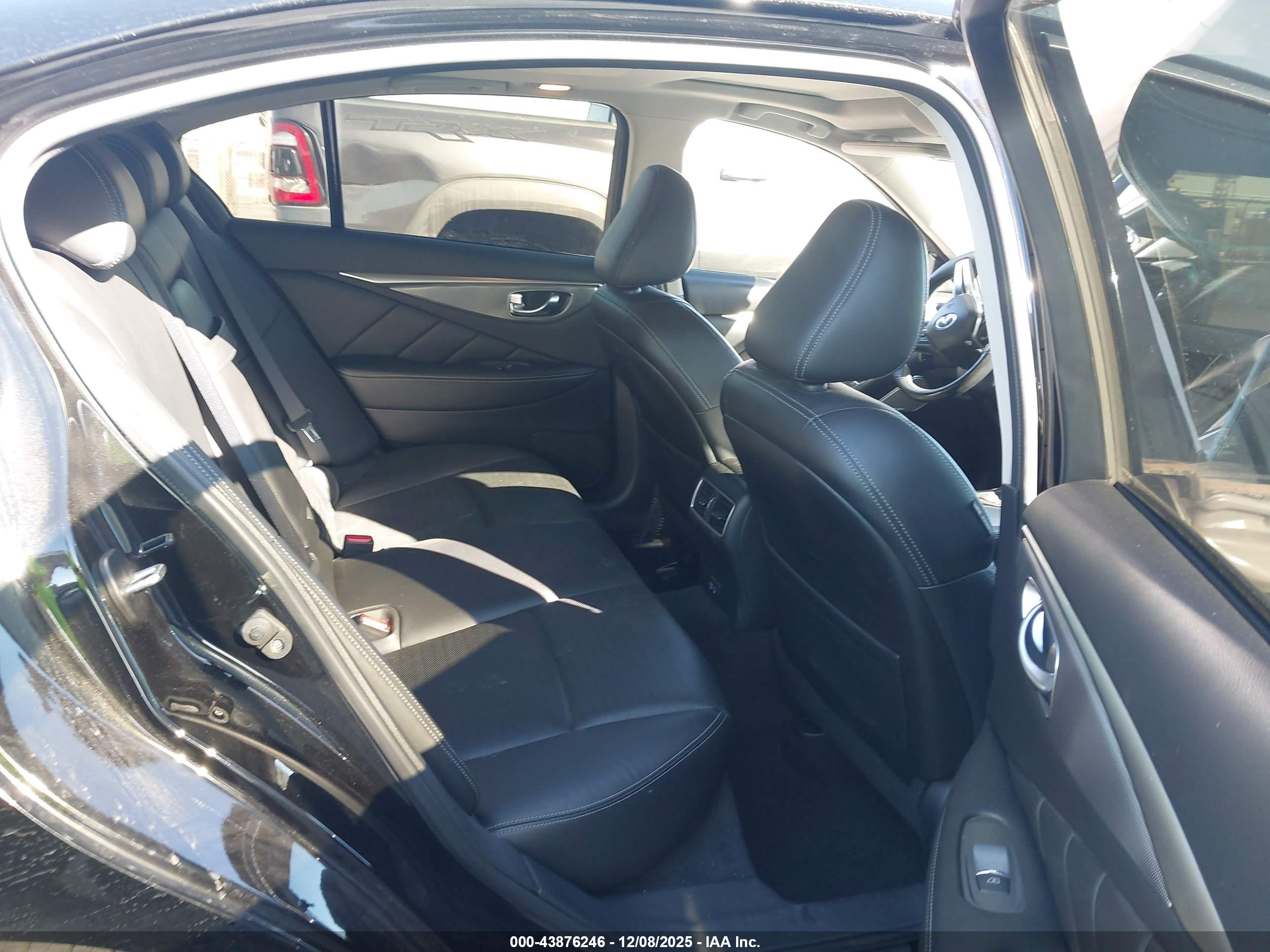 INFINITI Q50 image 8