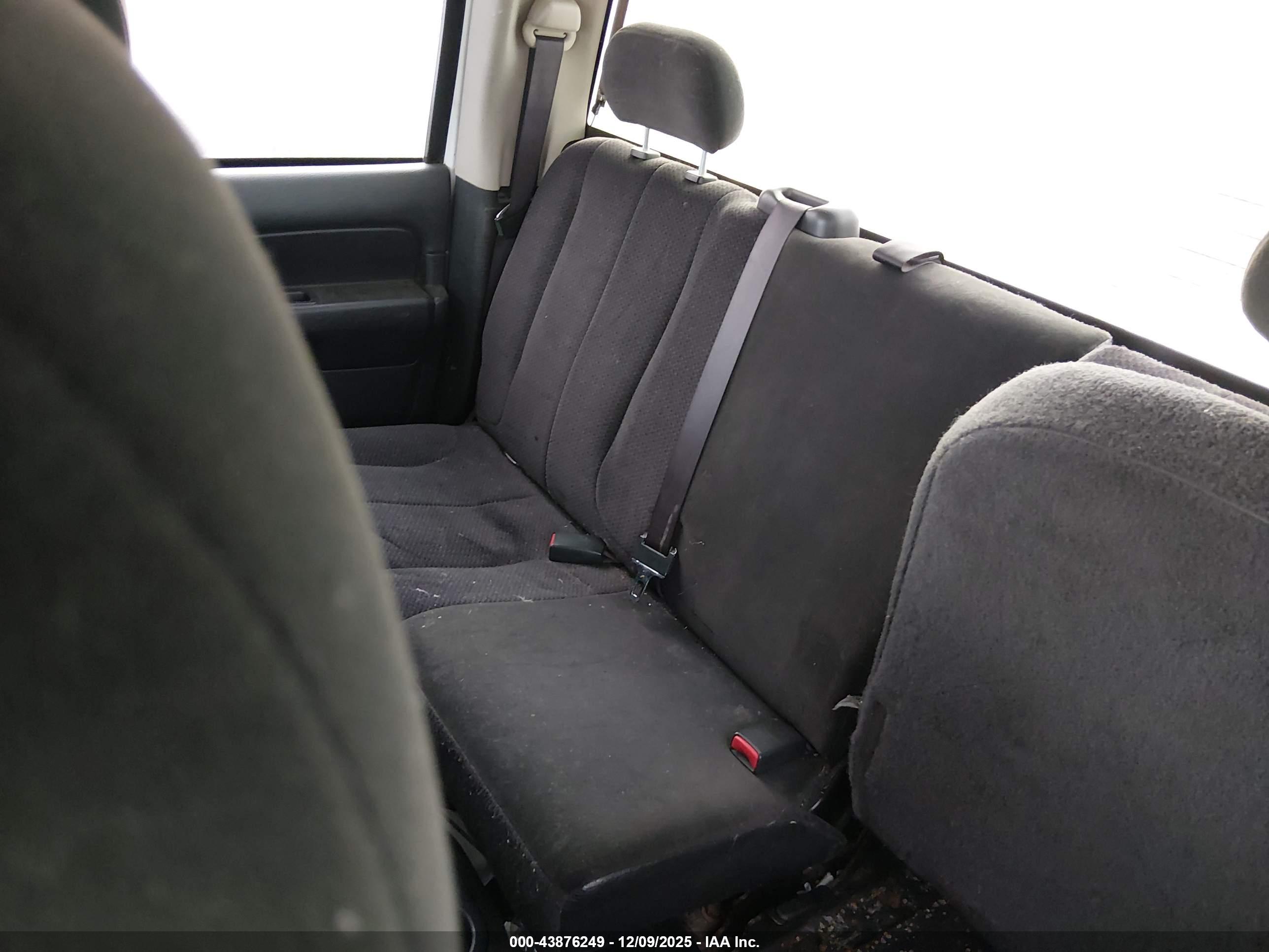 DODGE RAM image 8