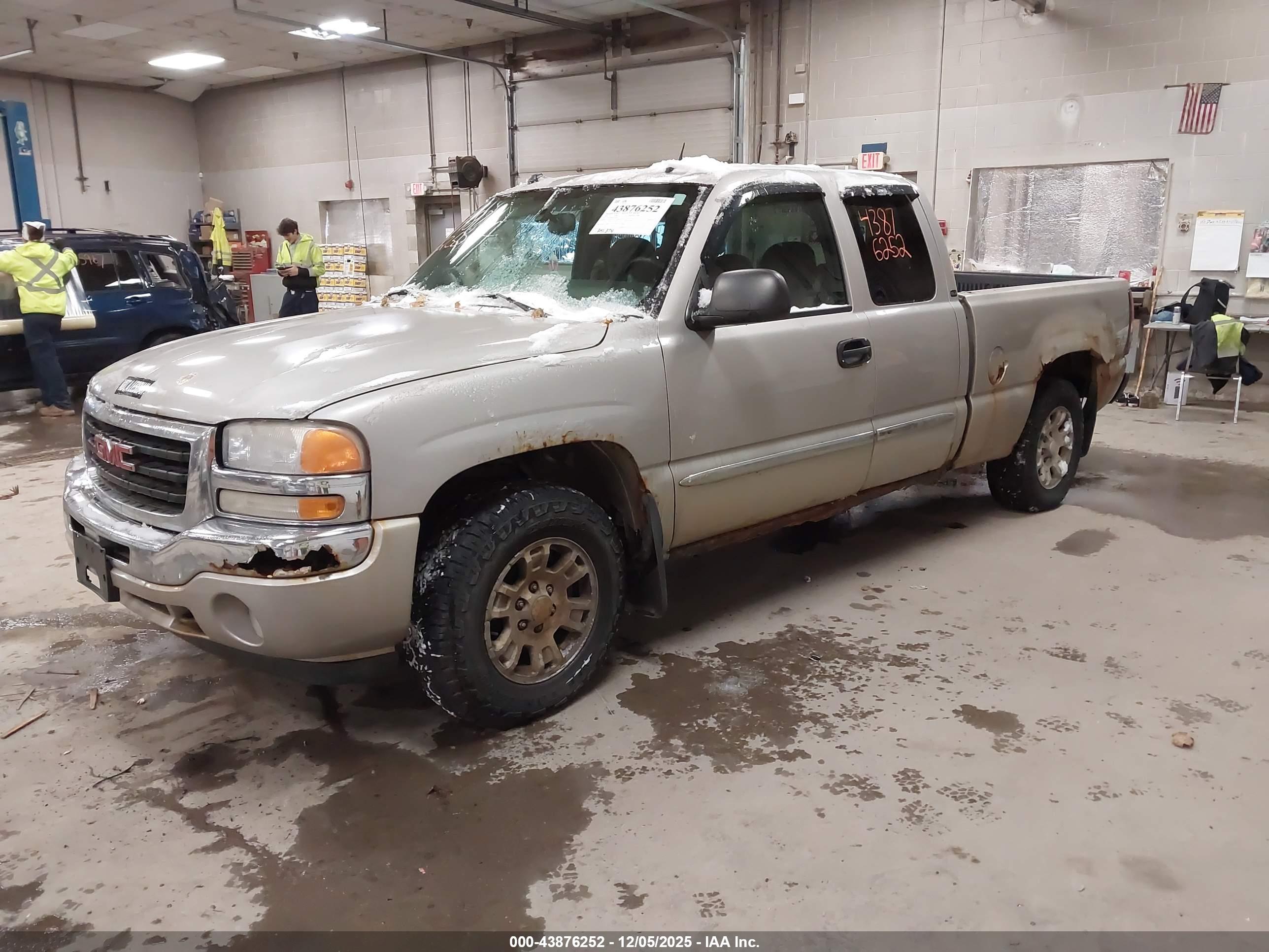 GMC SIERRA image 2