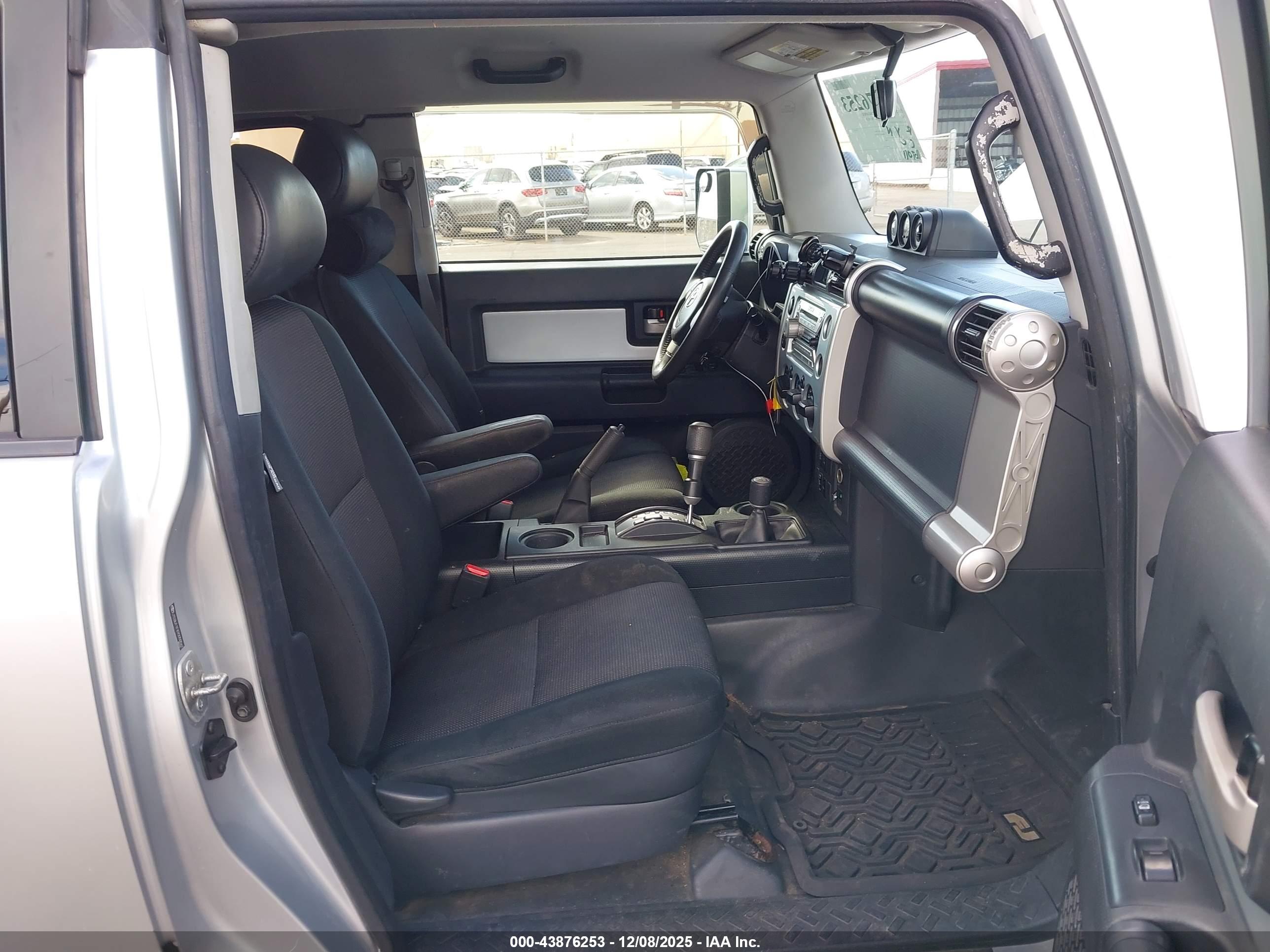 TOYOTA FJ image 5