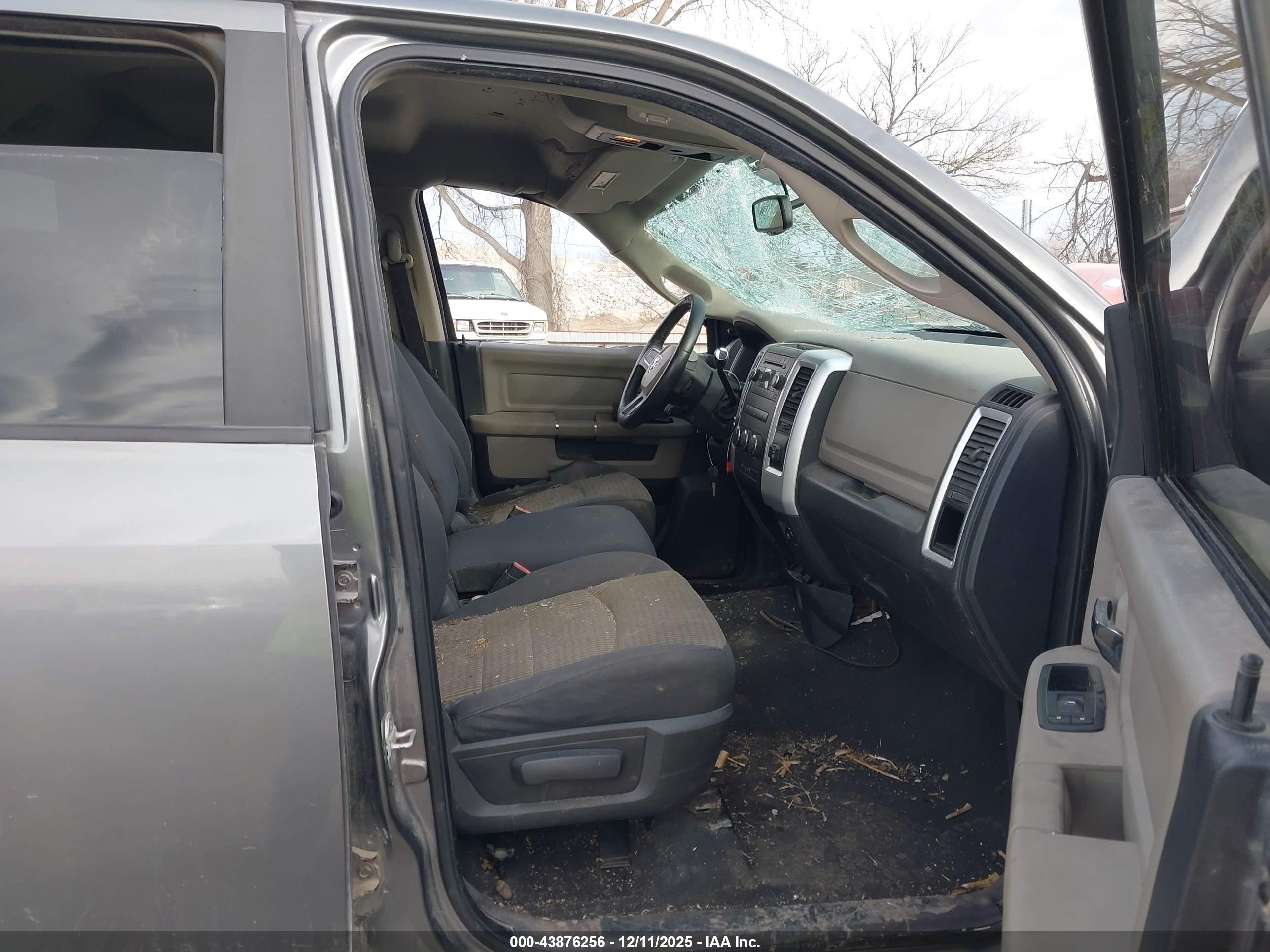 DODGE RAM image 5
