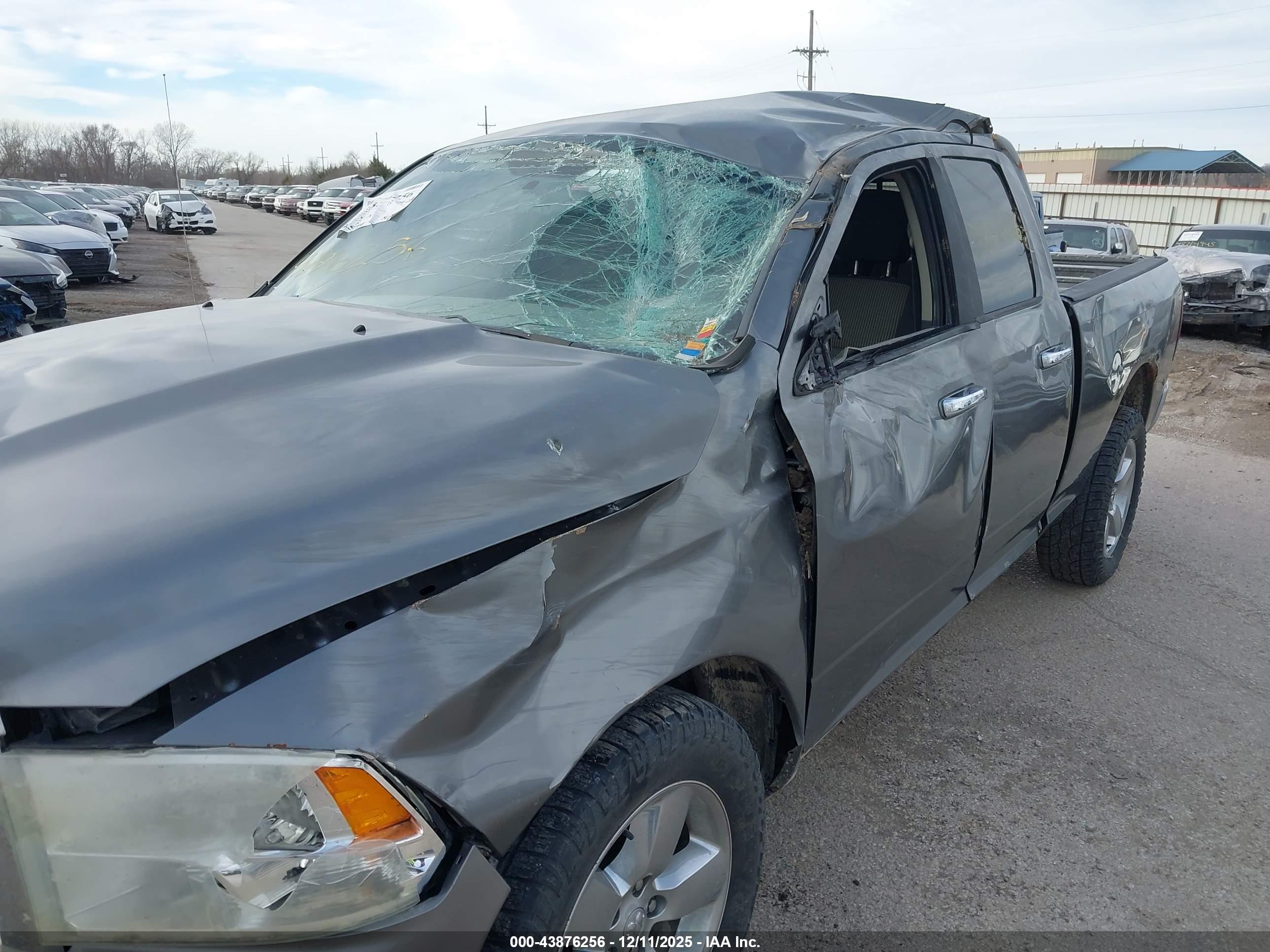 DODGE RAM image 6