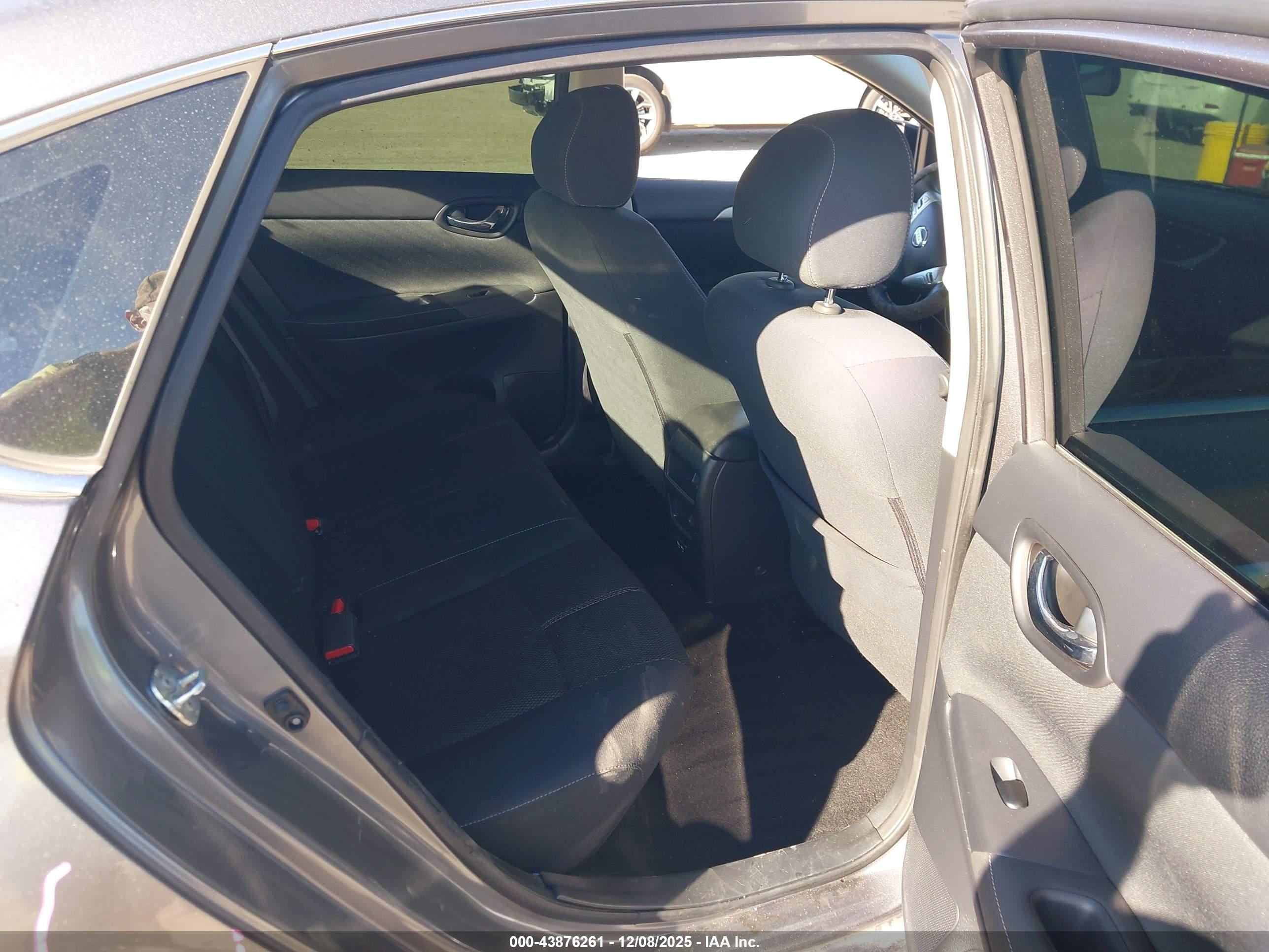 NISSAN SENTRA image 8