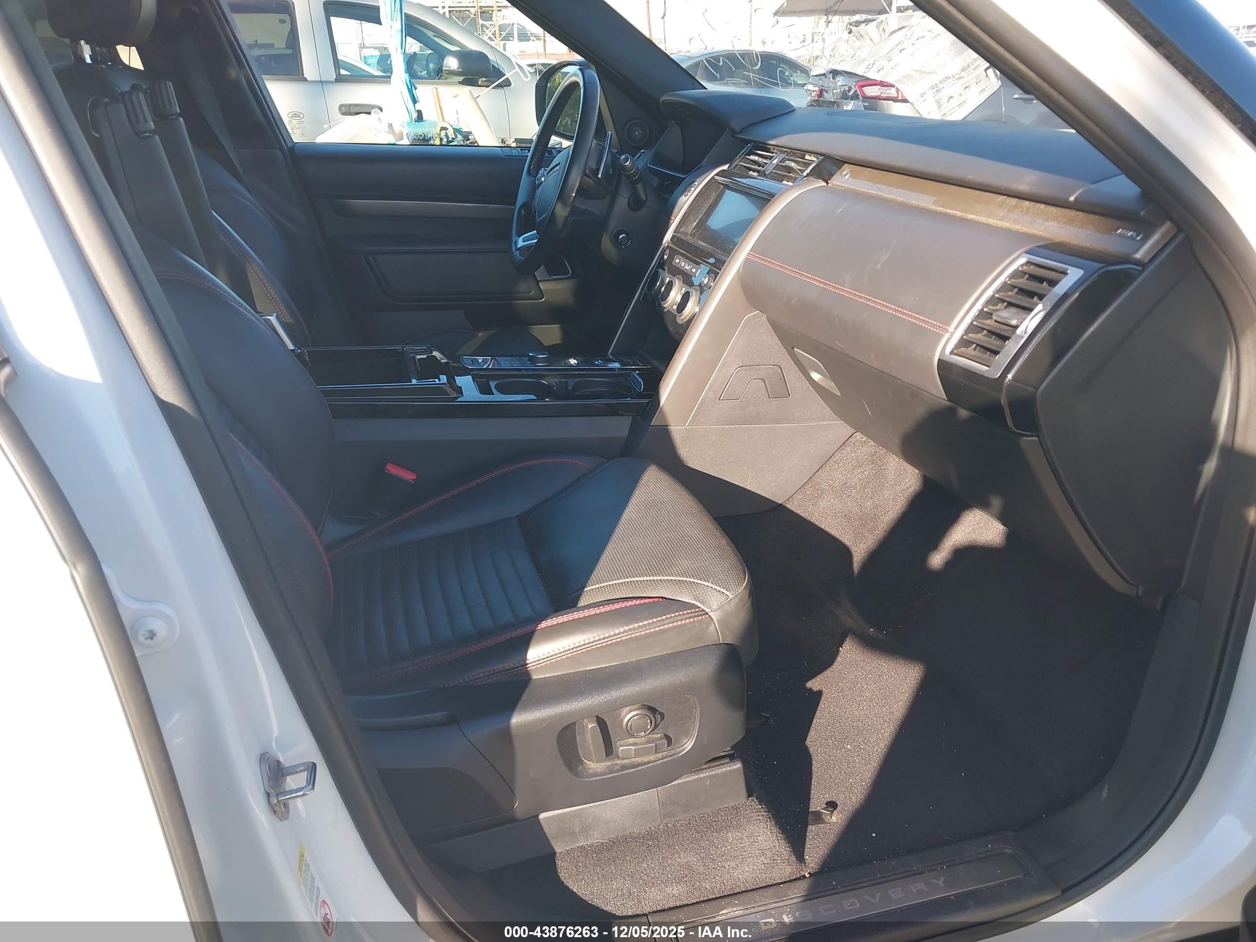 LAND ROVER image 5