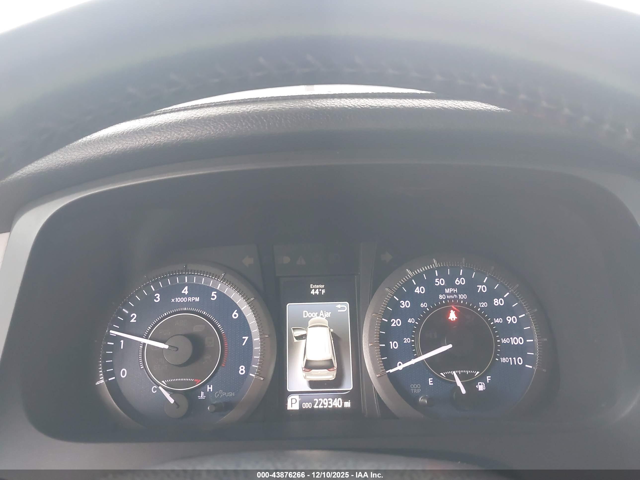 TOYOTA SIENNA image 7