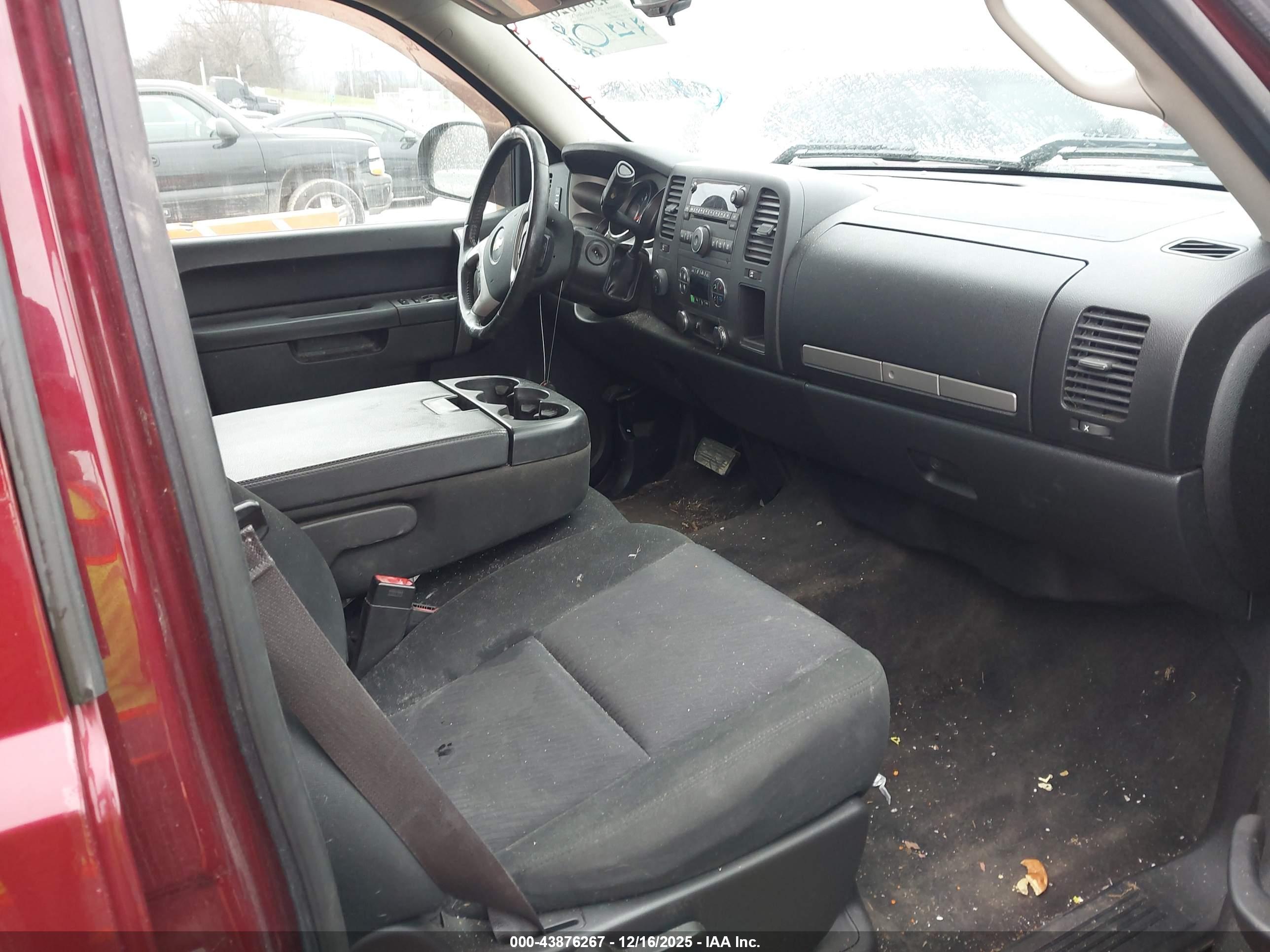 CHEVROLET SILVERADO image 5