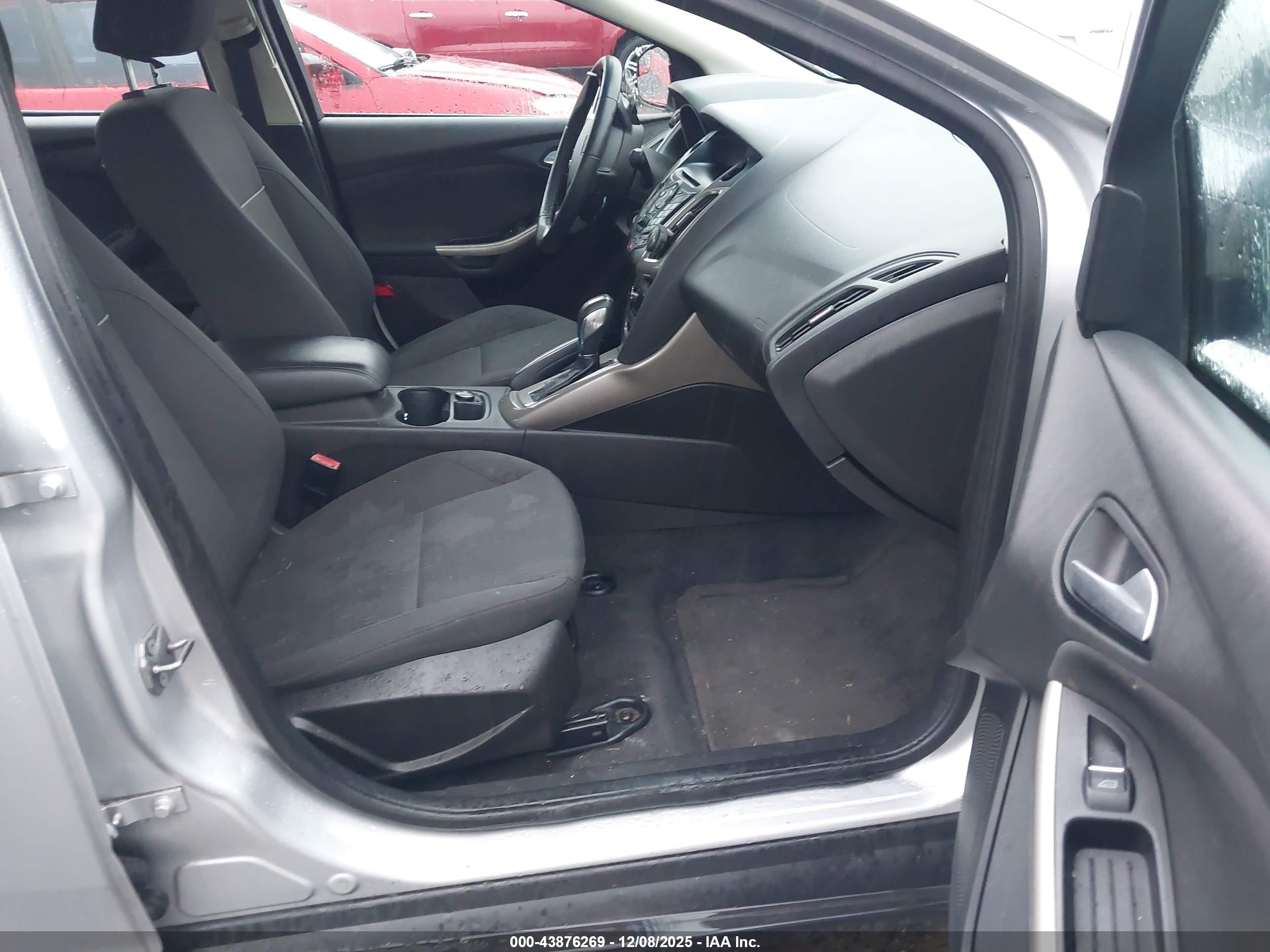 FORD FOCUS image 5