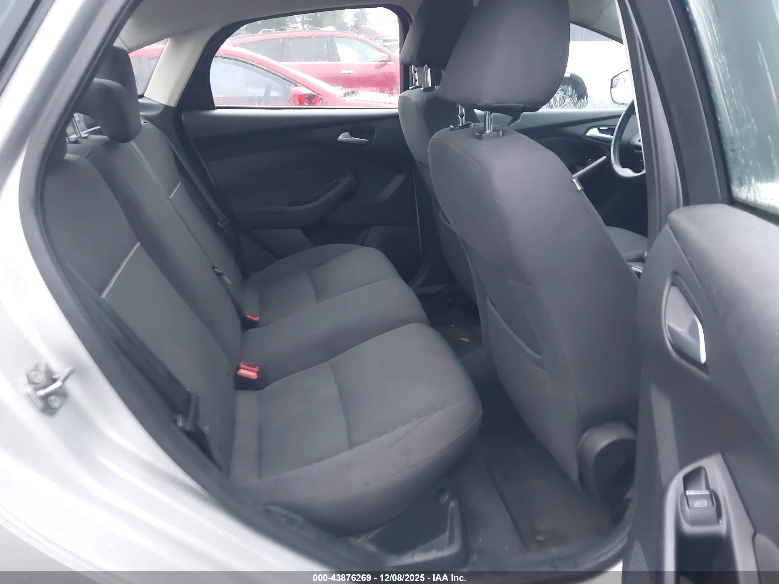 FORD FOCUS image 8