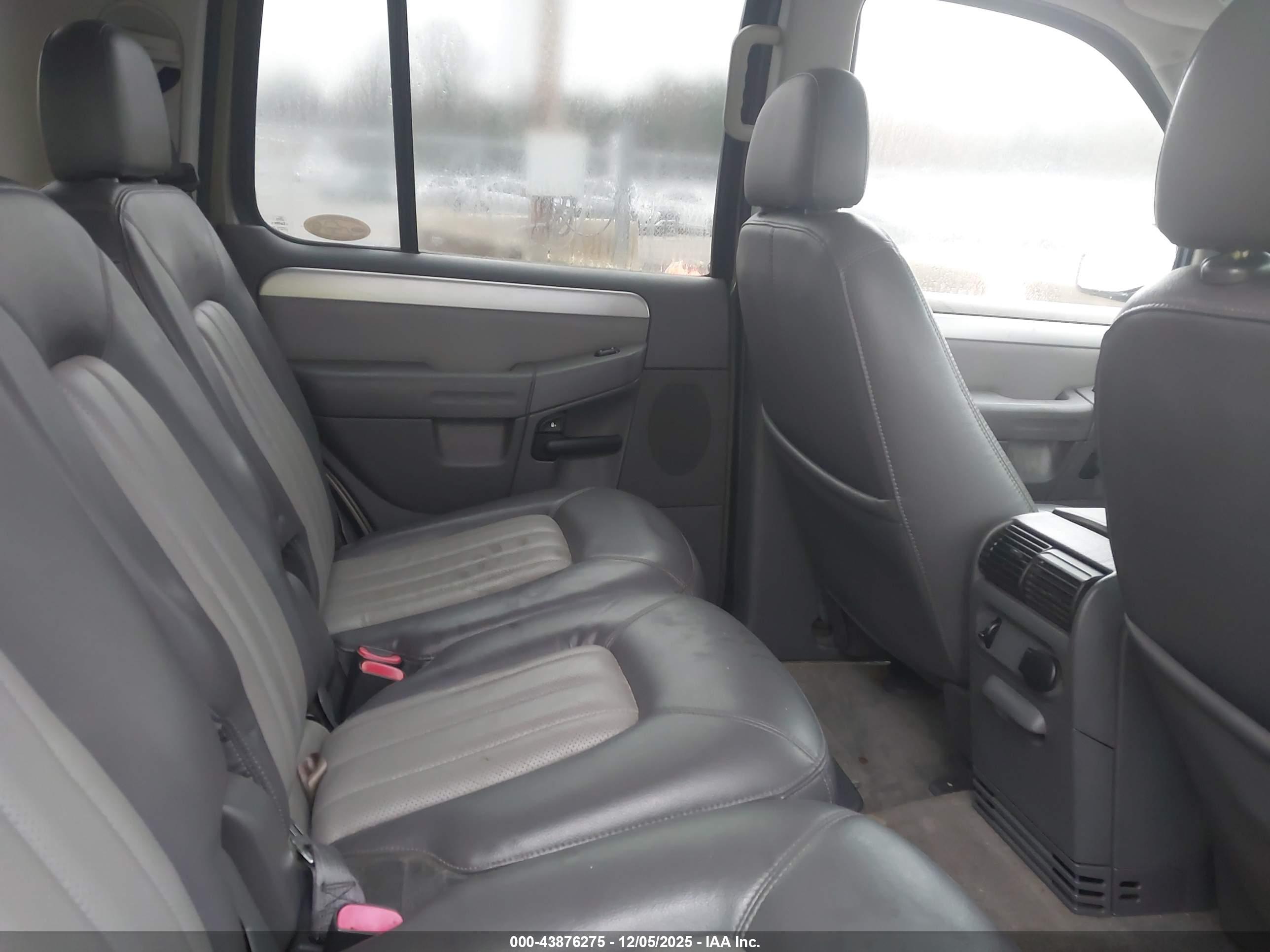 MERCURY MOUNTAINEER image 8