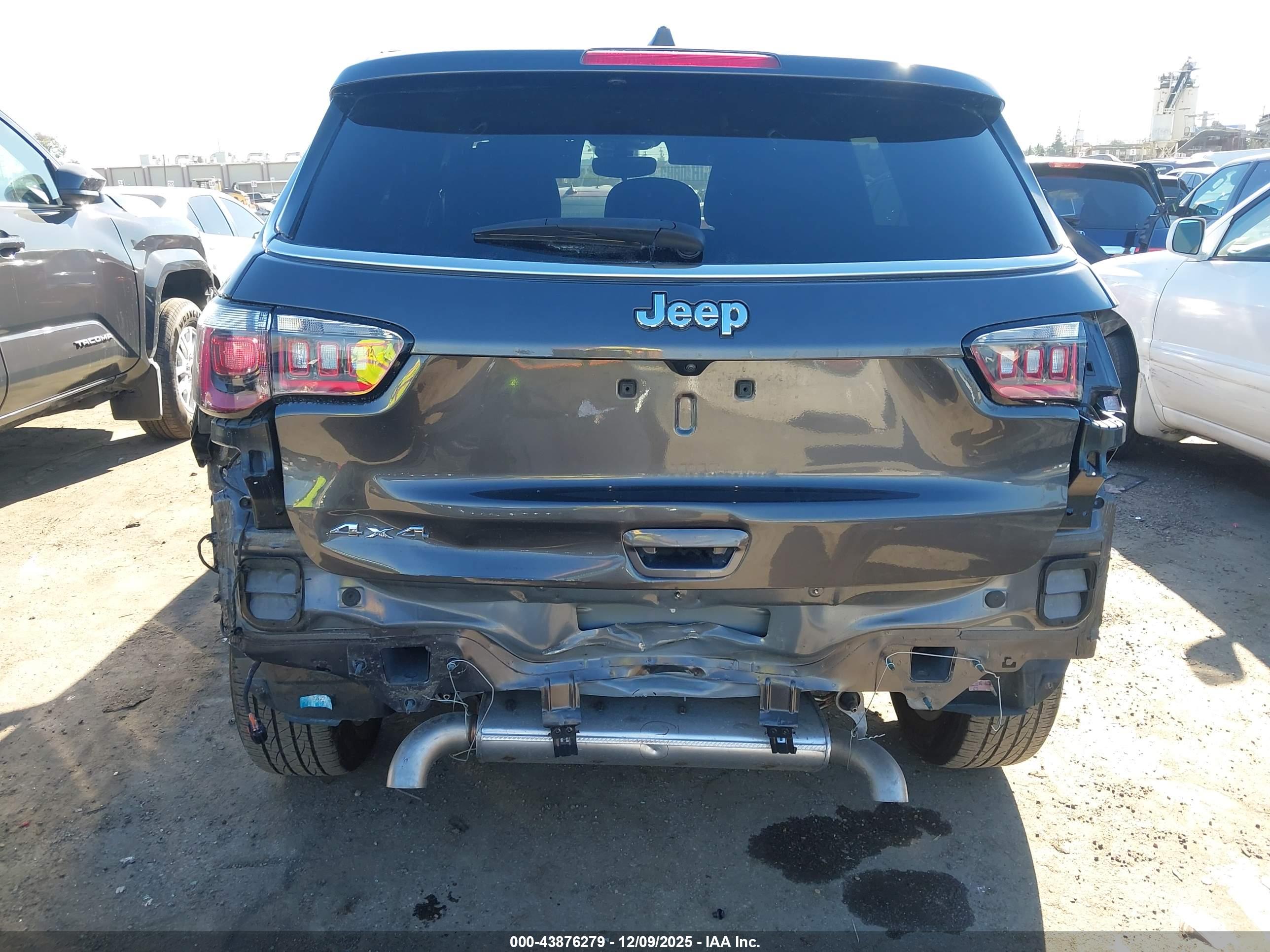 JEEP COMPASS image 6