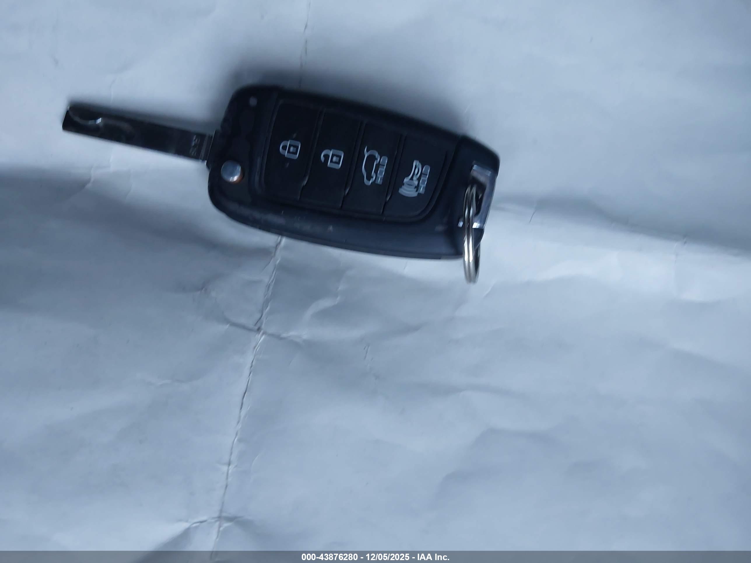 HYUNDAI ELANTRA image 11