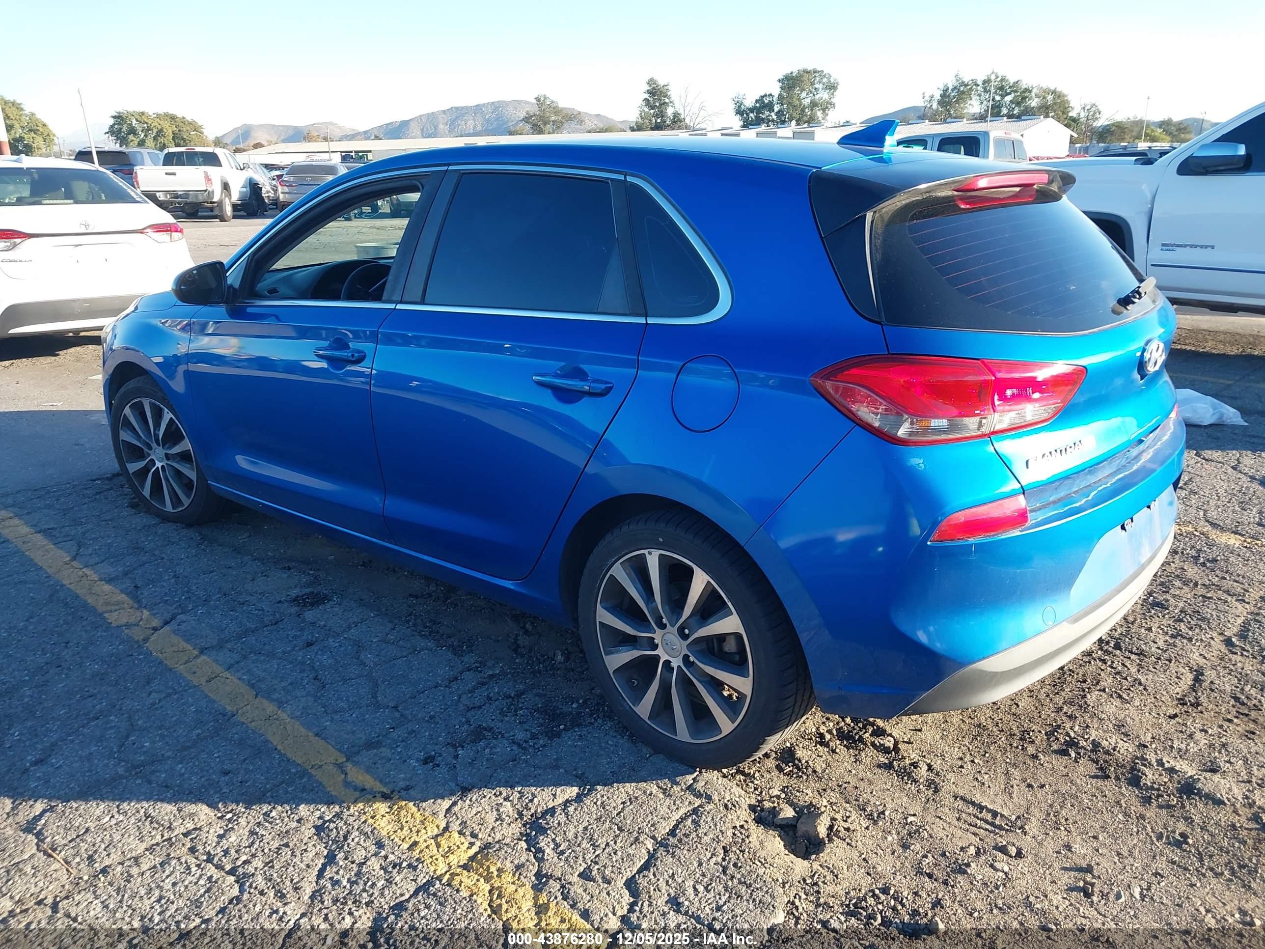 HYUNDAI ELANTRA image 3