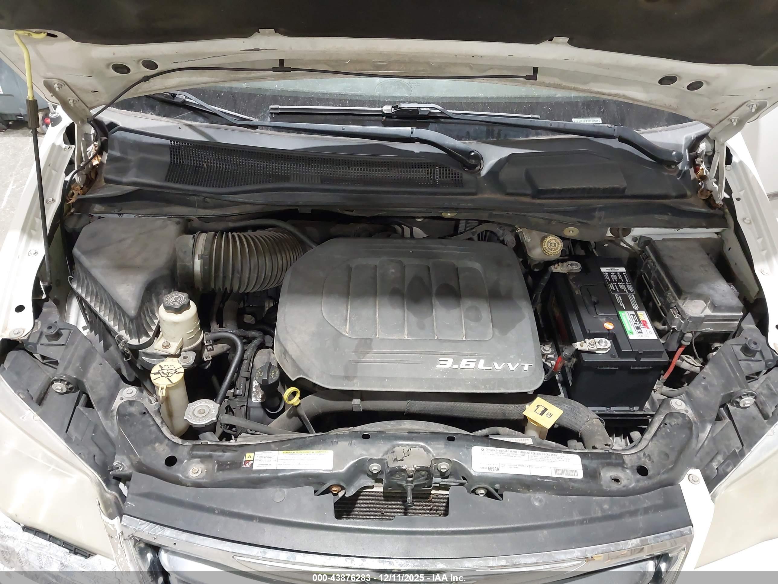 CHRYSLER TOWN image 10
