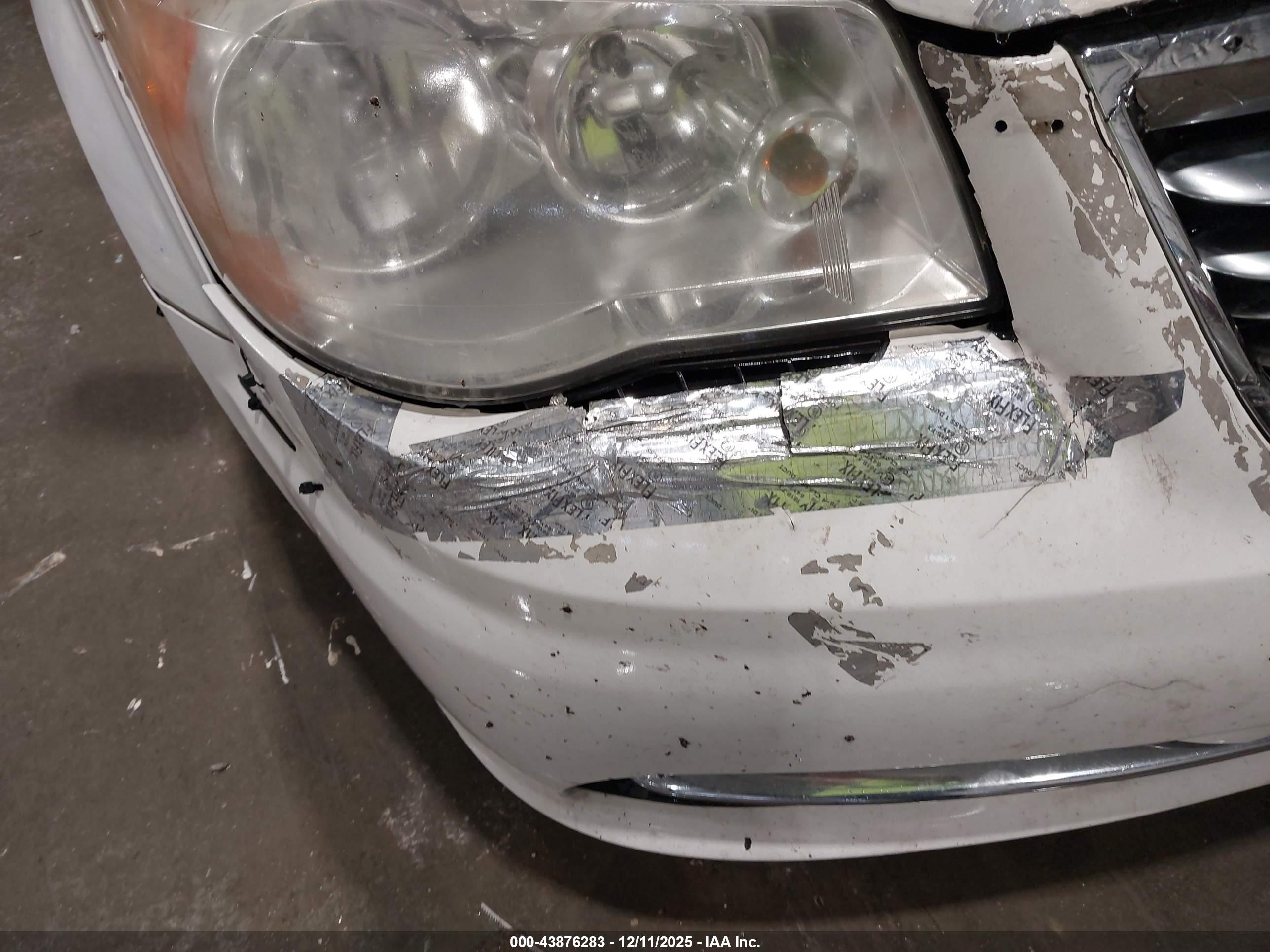 CHRYSLER TOWN image 6