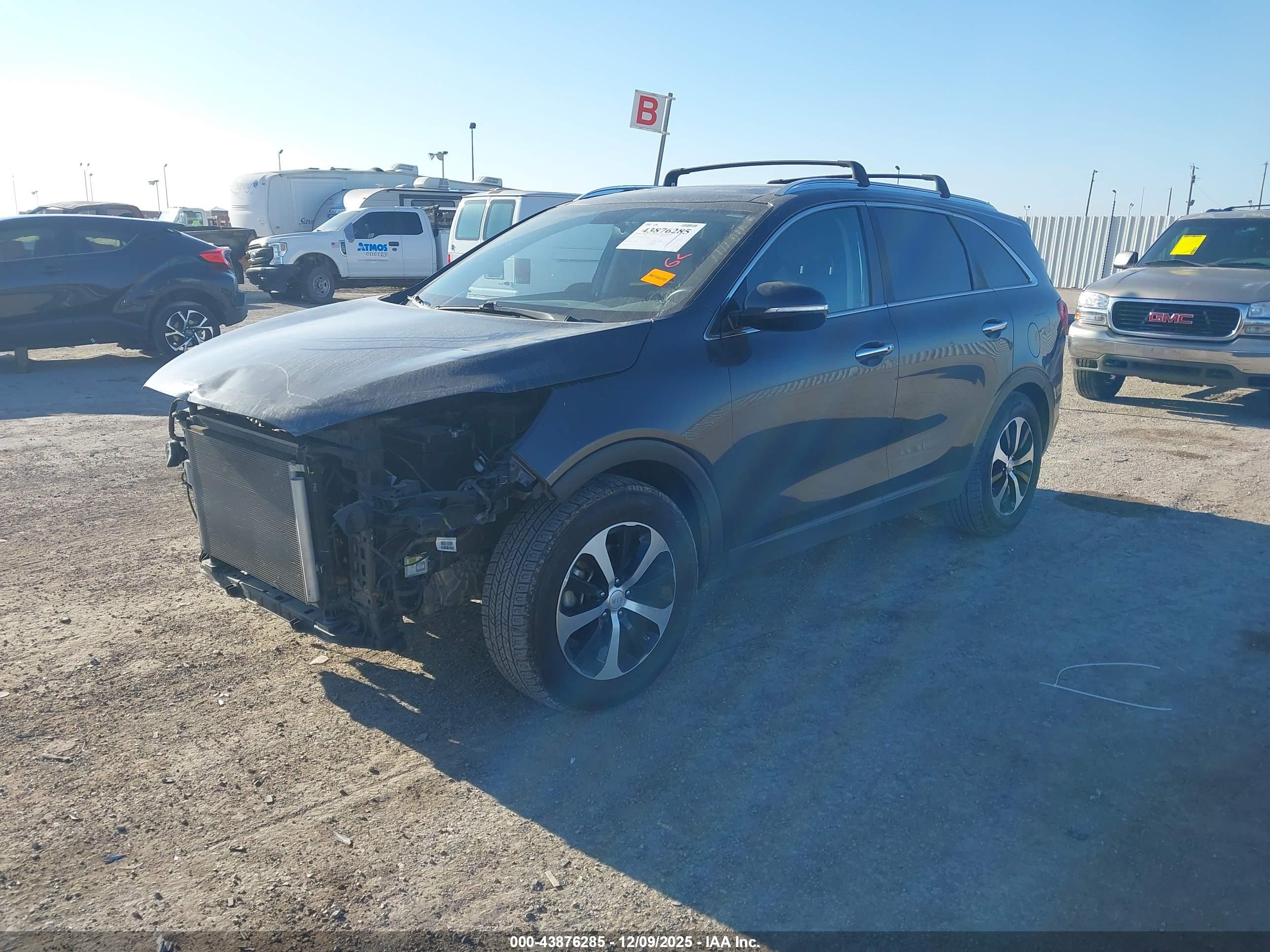 KIA SORENTO image 2