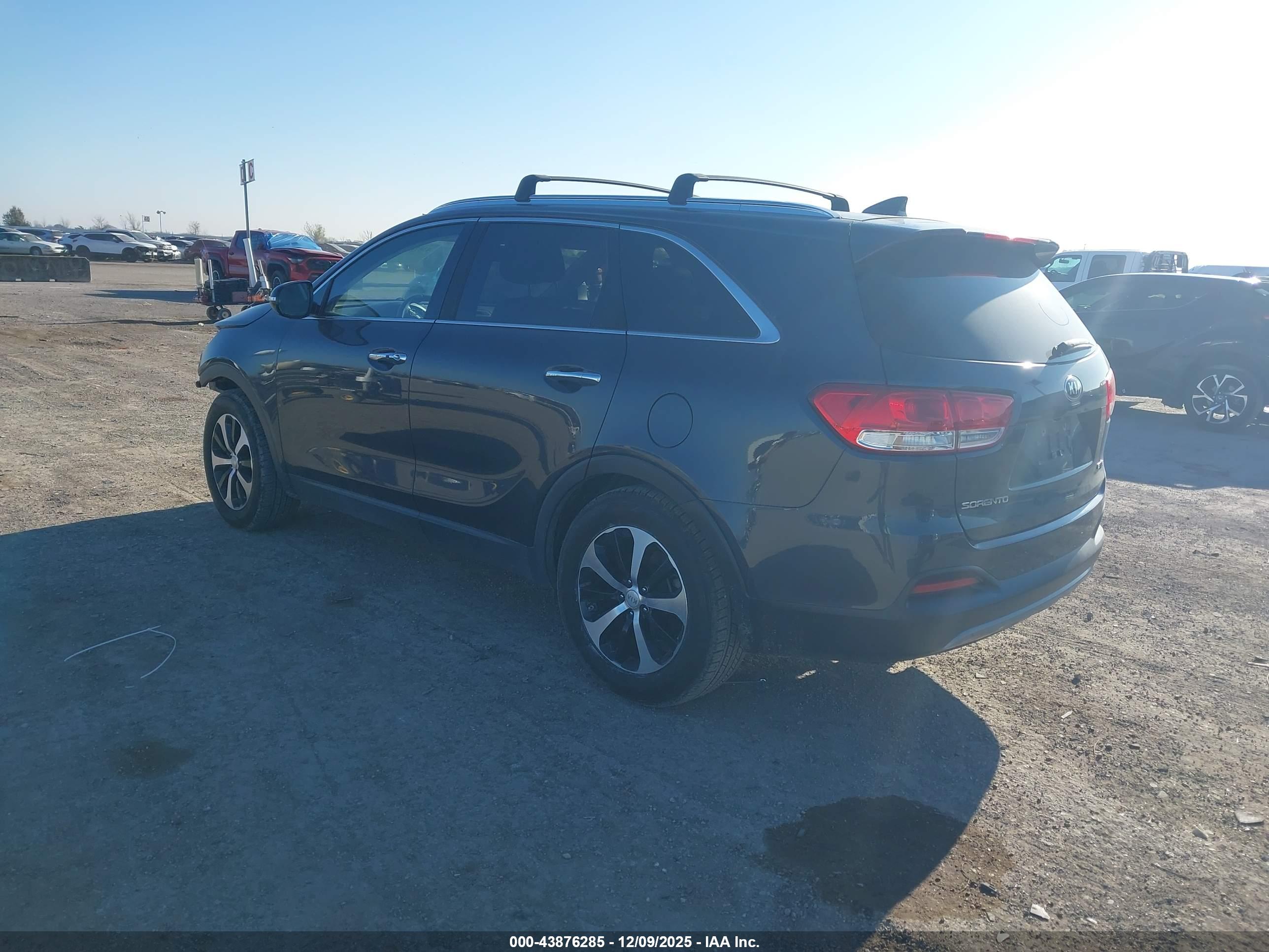 KIA SORENTO image 3