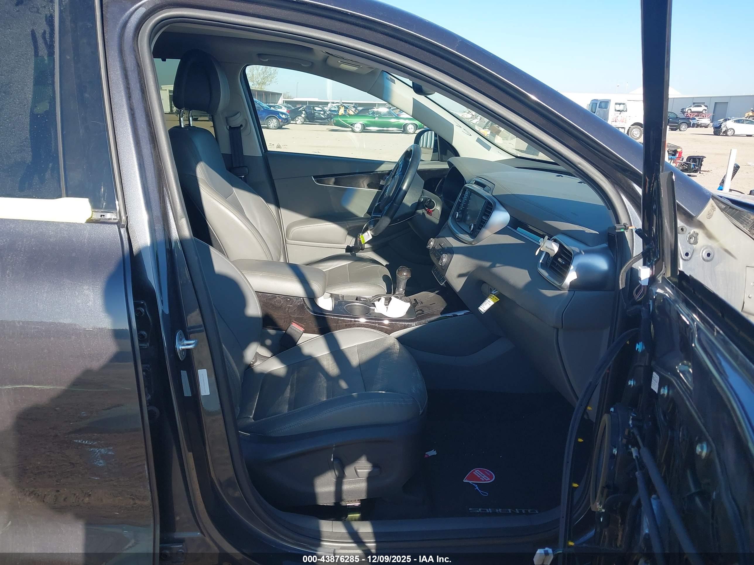 KIA SORENTO image 5