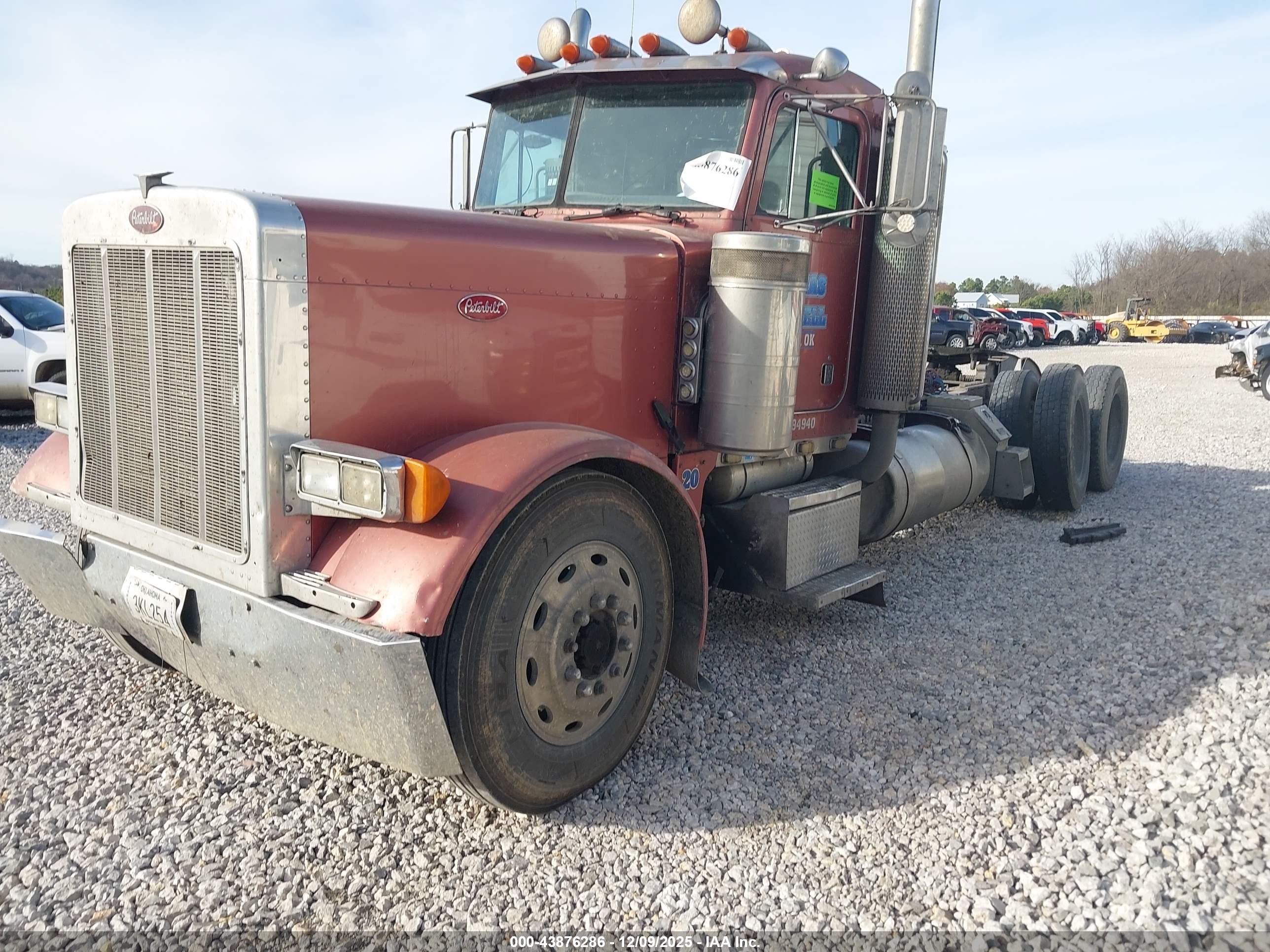 PETERBILT 379 image 2