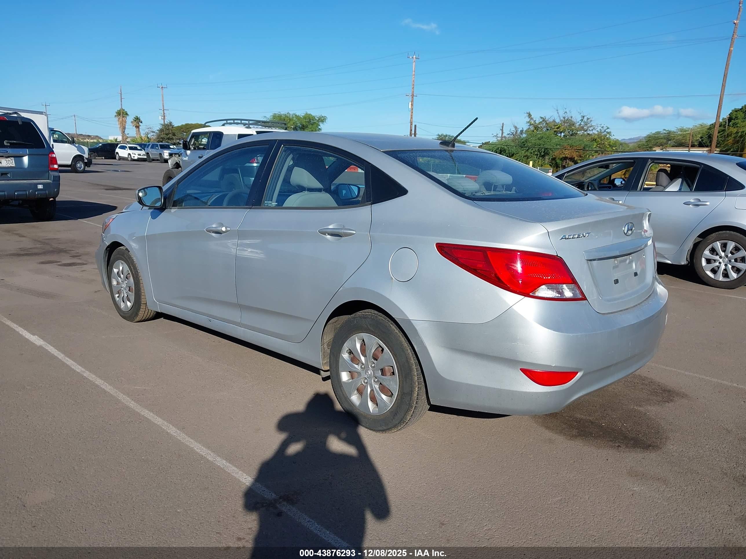 HYUNDAI ACCENT image 3