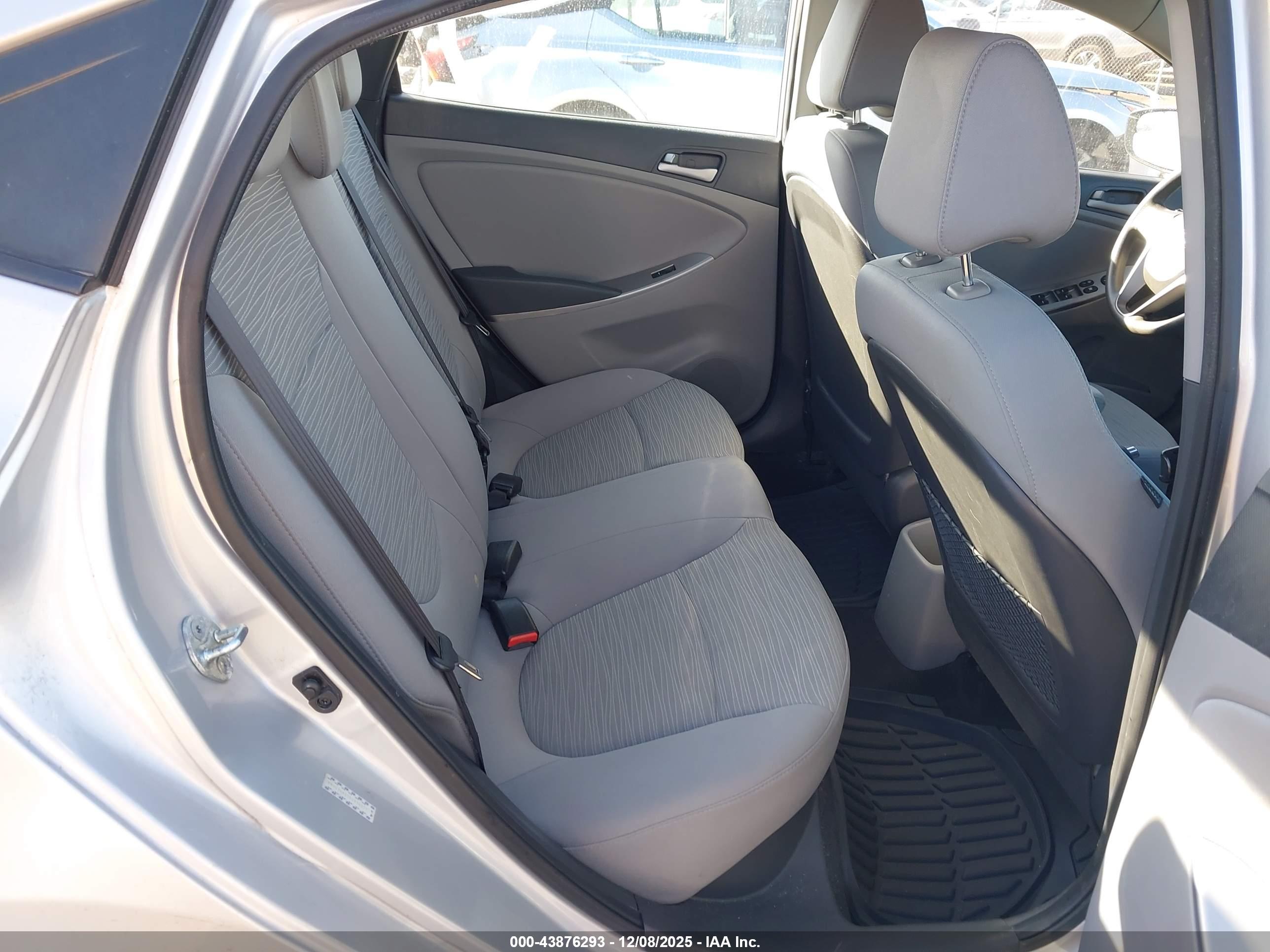 HYUNDAI ACCENT image 8