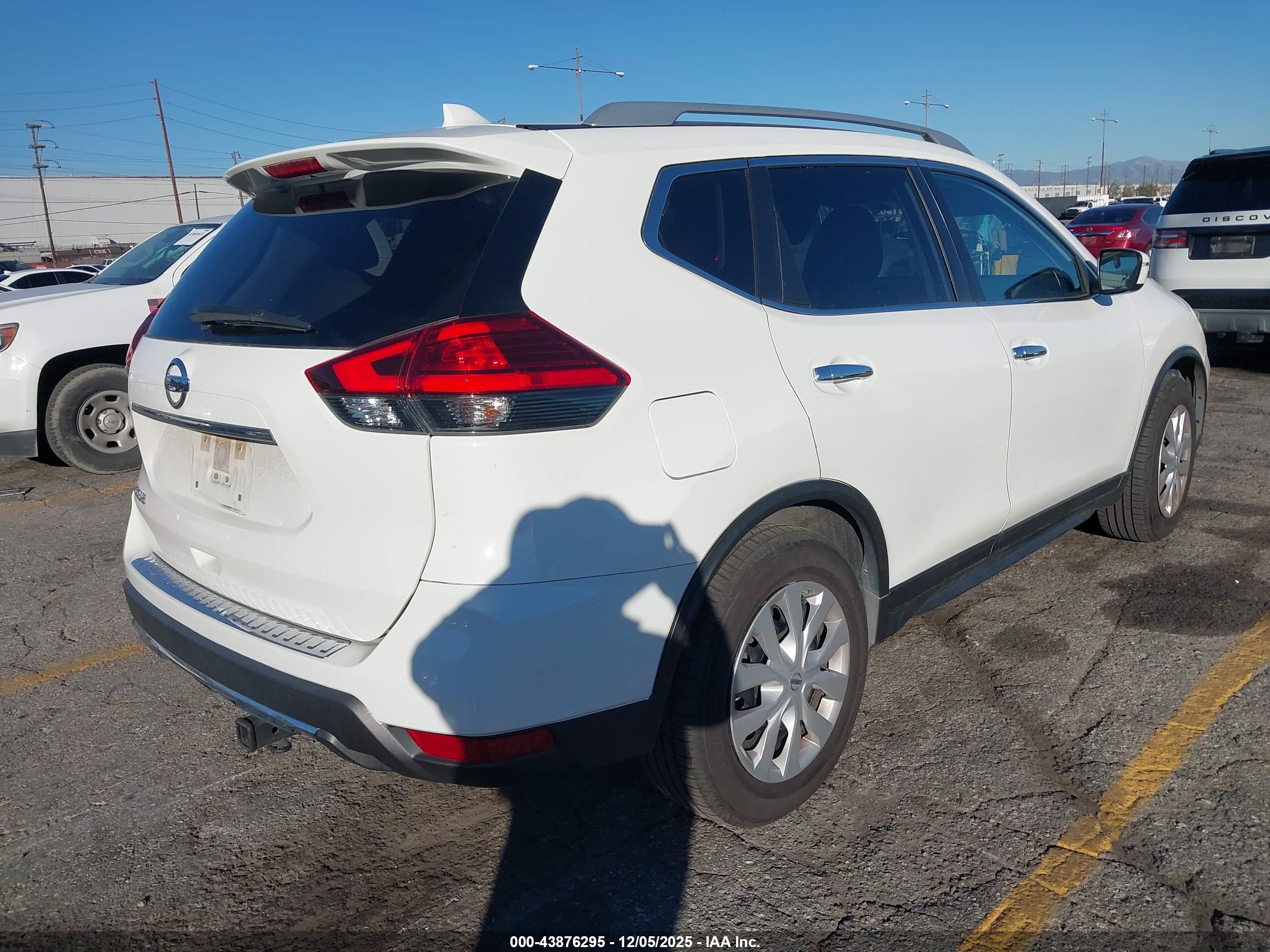 NISSAN ROGUE image 4