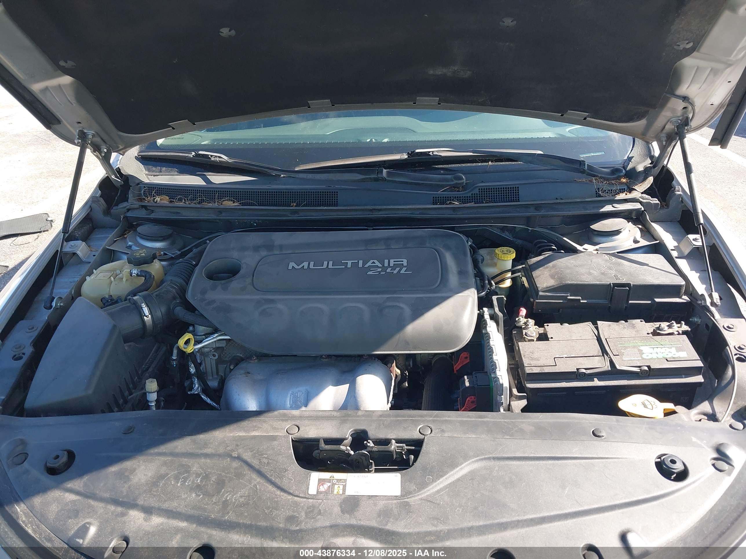 CHRYSLER 200 image 10