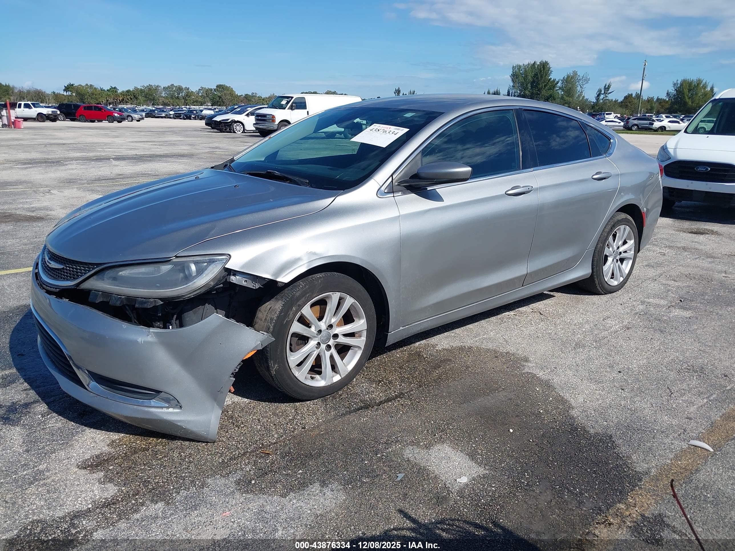 CHRYSLER 200 image 2