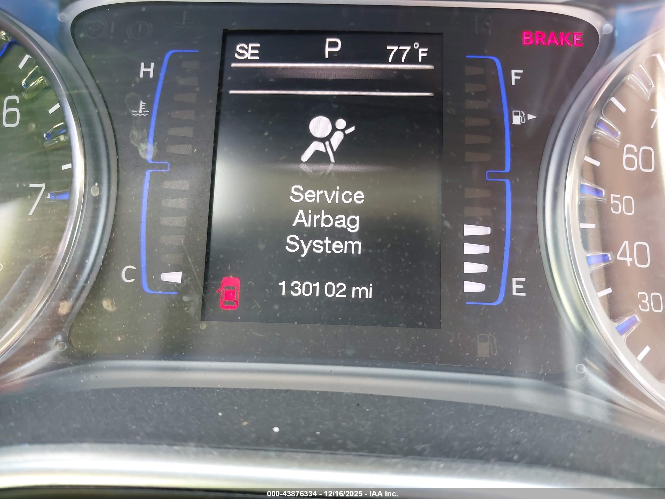 CHRYSLER 200 image 7